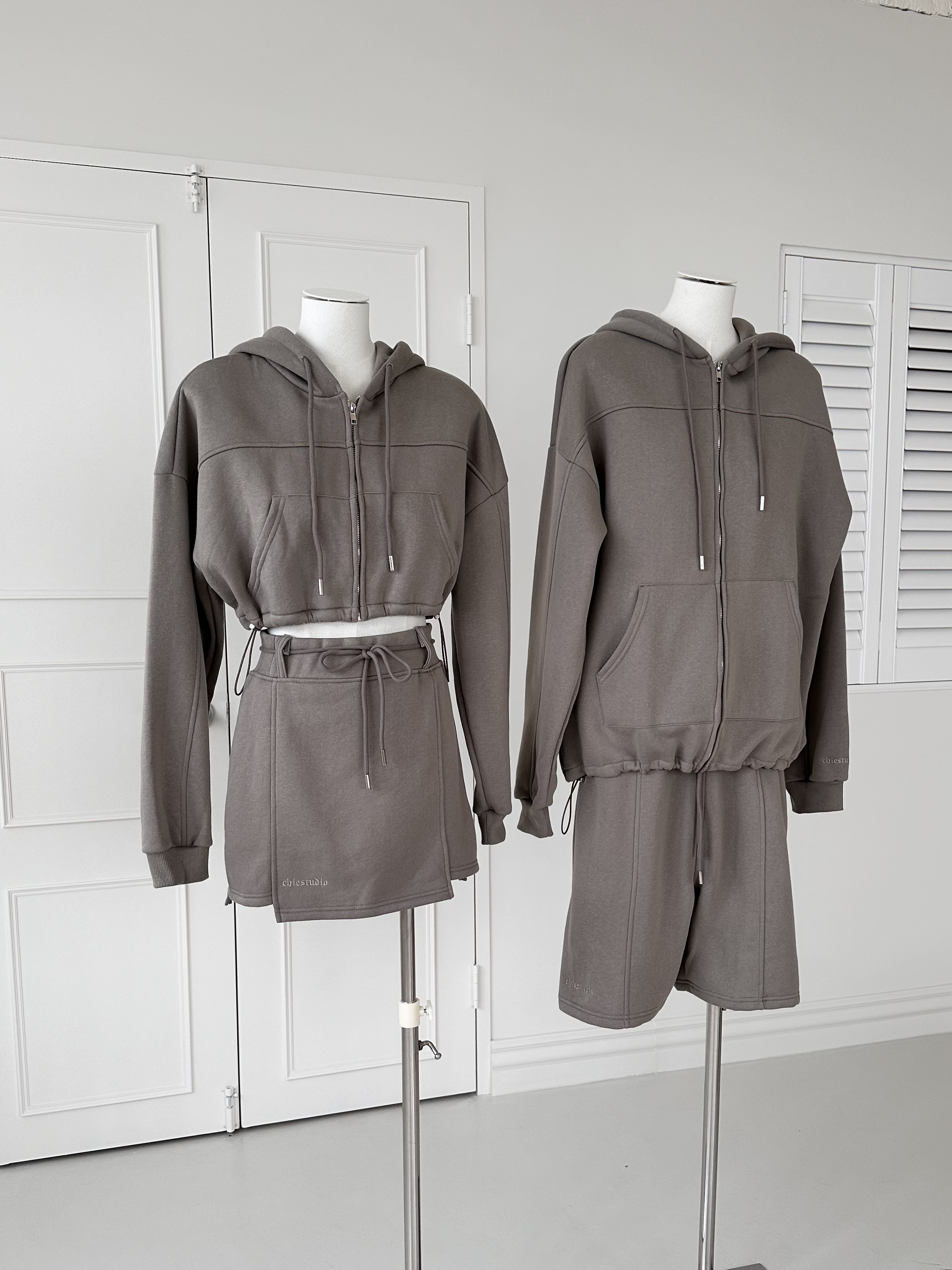 𝐂𝐡𝐢𝐞𝐬𝐭𝐮𝐝𝐢𝐨訂製·刺繡抽繩刷毛套裝/深奶灰(女款)