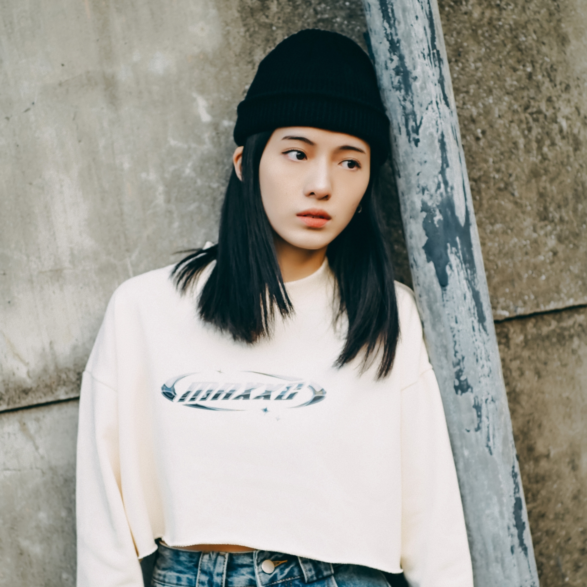 MAXXC 星際亮點短版大學T-奶油