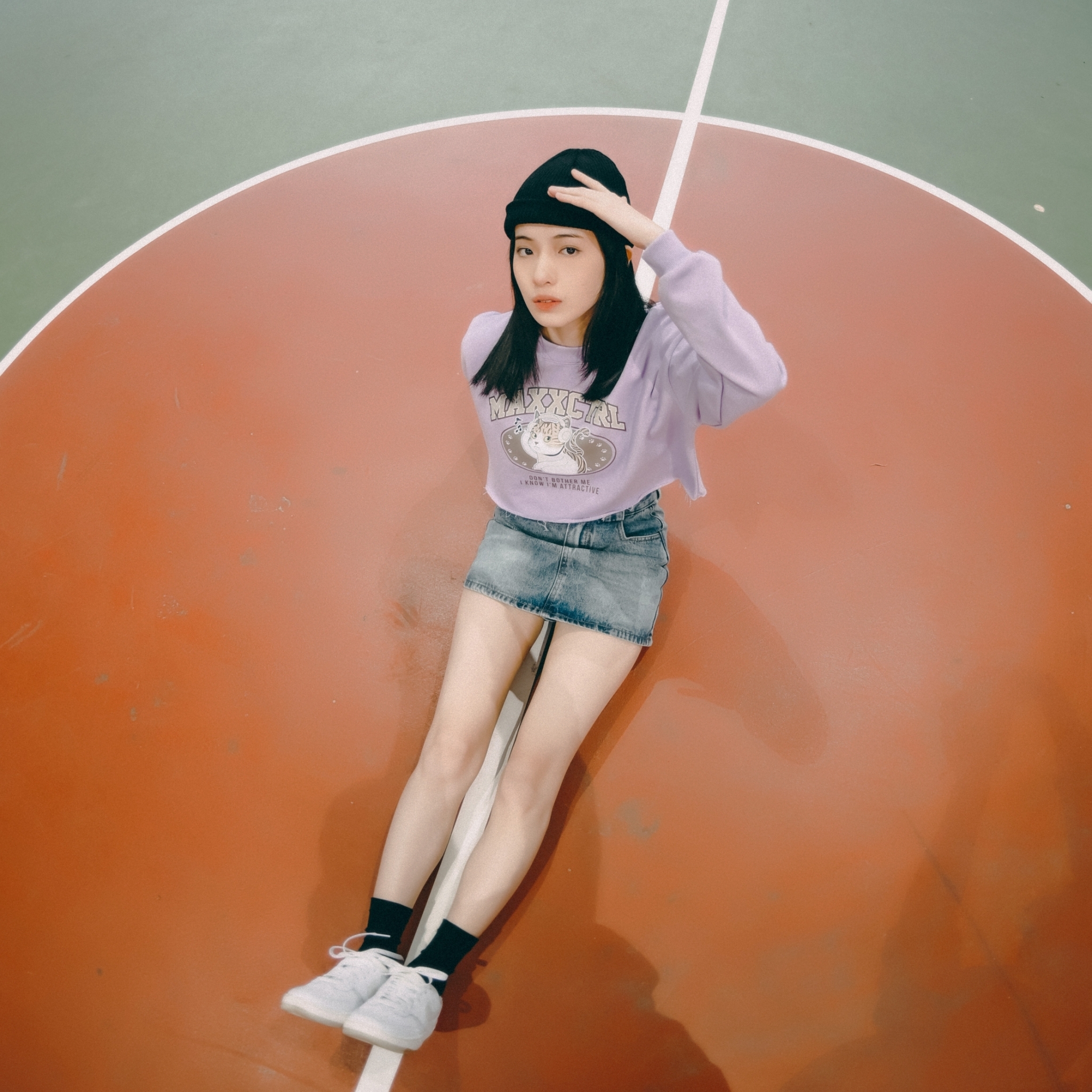 MAXXC 戴耳機的貓短版大學T-粉紫