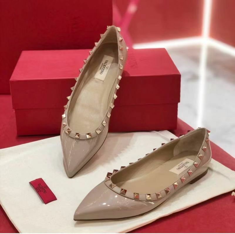 Valentino 裸色漆皮釘釘平底鞋  S0403 VNW P45 -T