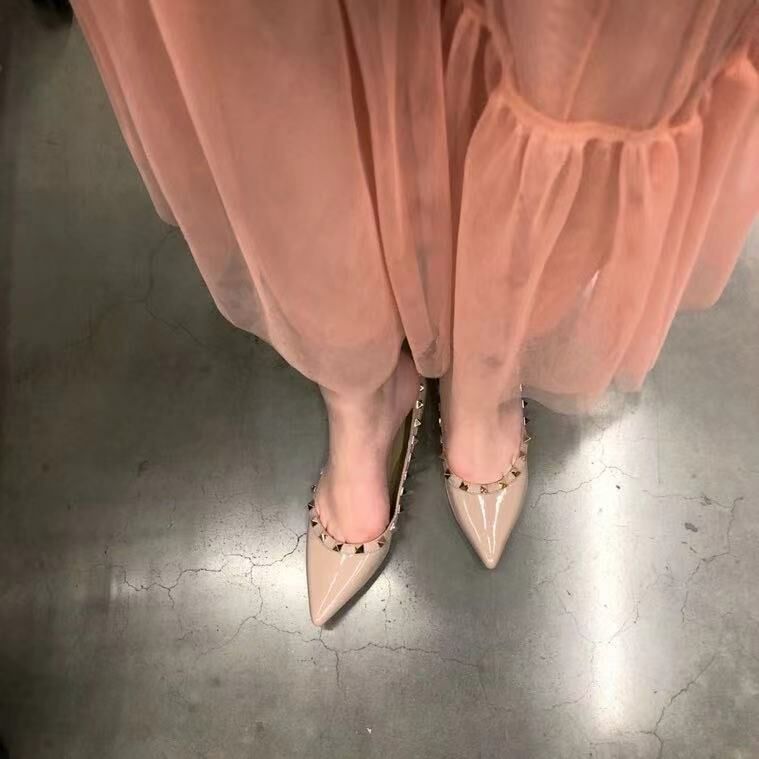Valentino 裸色漆皮釘釘平底鞋  S0403 VNW P45 -T
