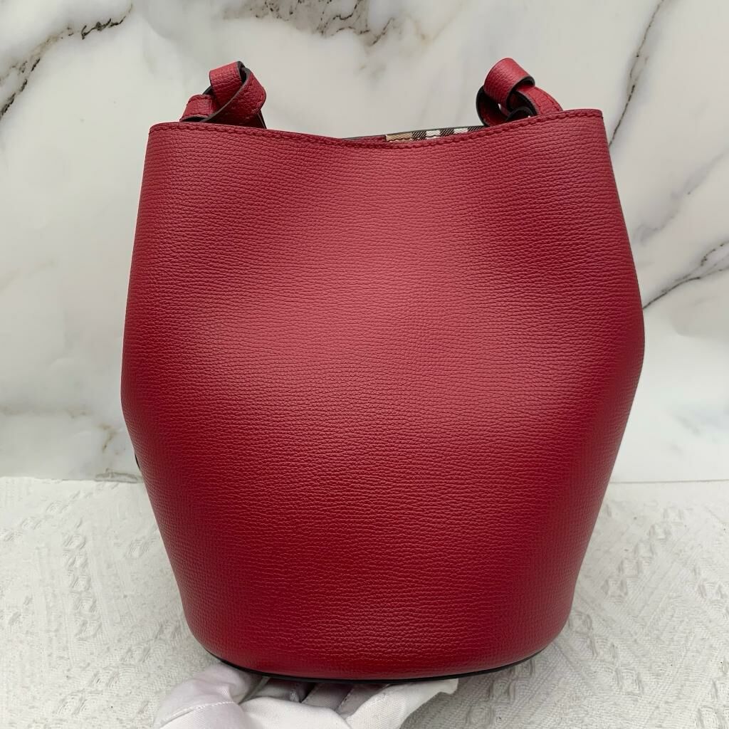 Burberry bucket