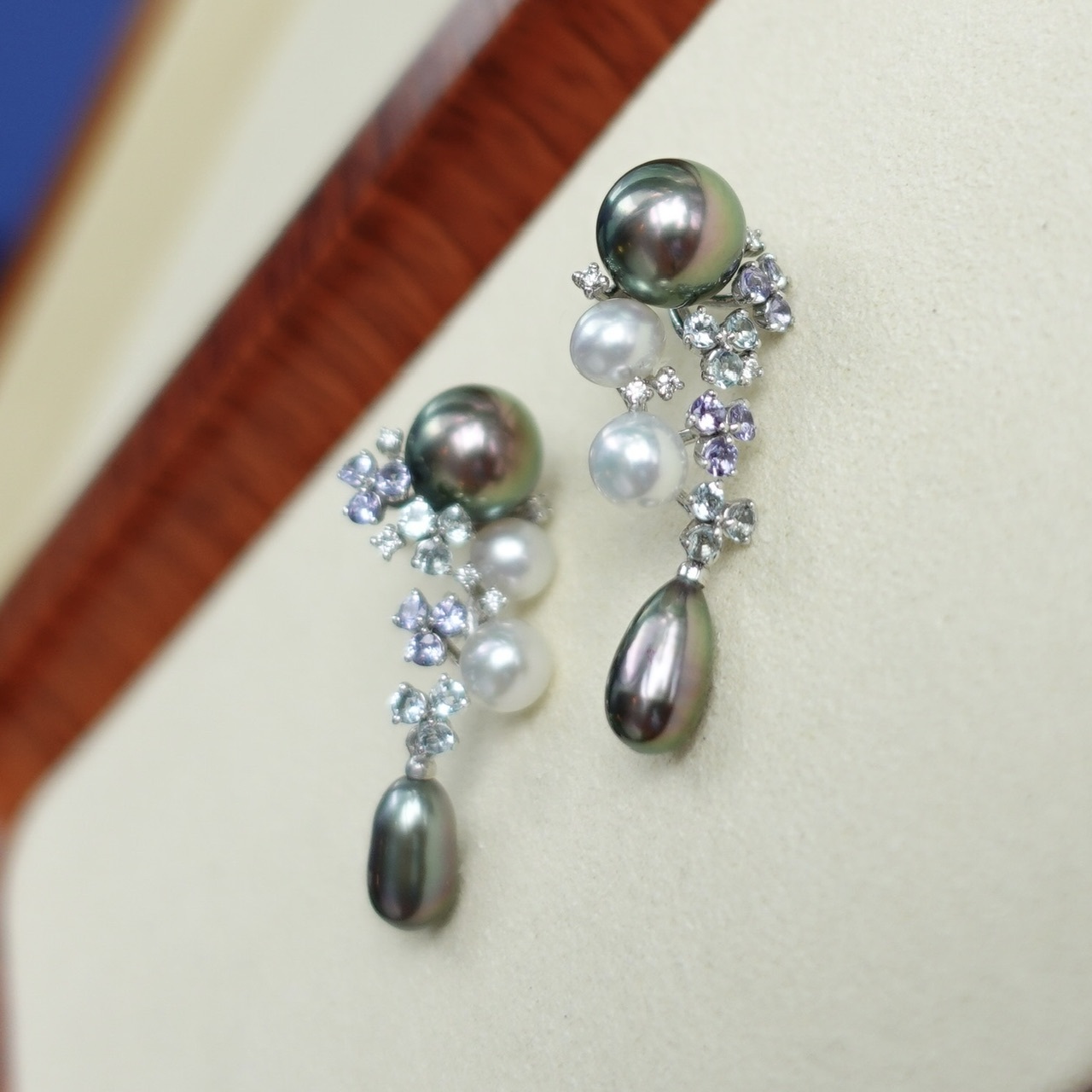 18K金大溪地黑珍珠+澳白Keshi鑽石彩寶耳墜- 夢幻星河