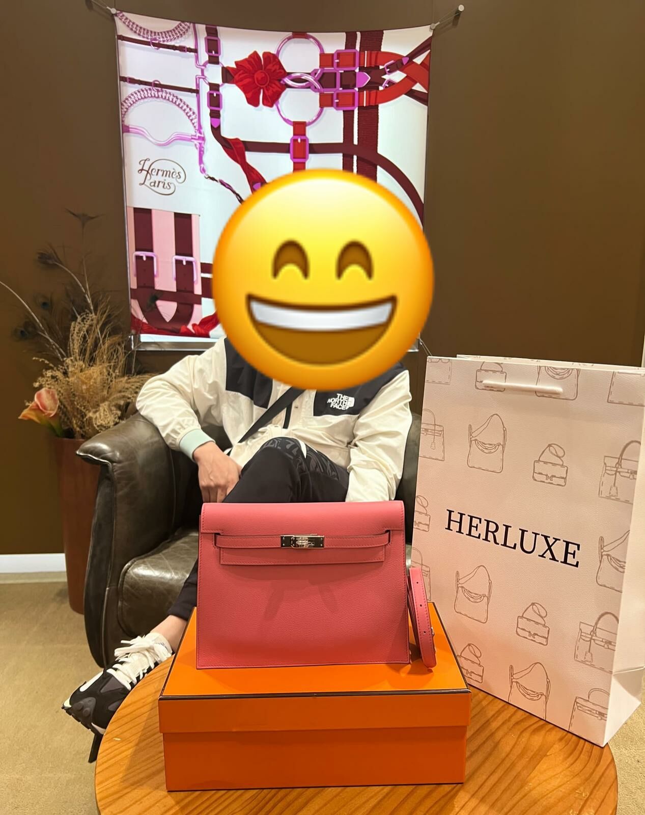 【 感謝支持 】熟客先生一直幫襯我哋買袋🥳 今次抱走Kelly danse粉色系列送比太太❤️ 太太喜歡粉紅色袋💕 相信呢份禮物太太會好鐘意🤗 先生仲對Constance很有興趣🥰 多謝你嘅支持同100%信任🫶💪