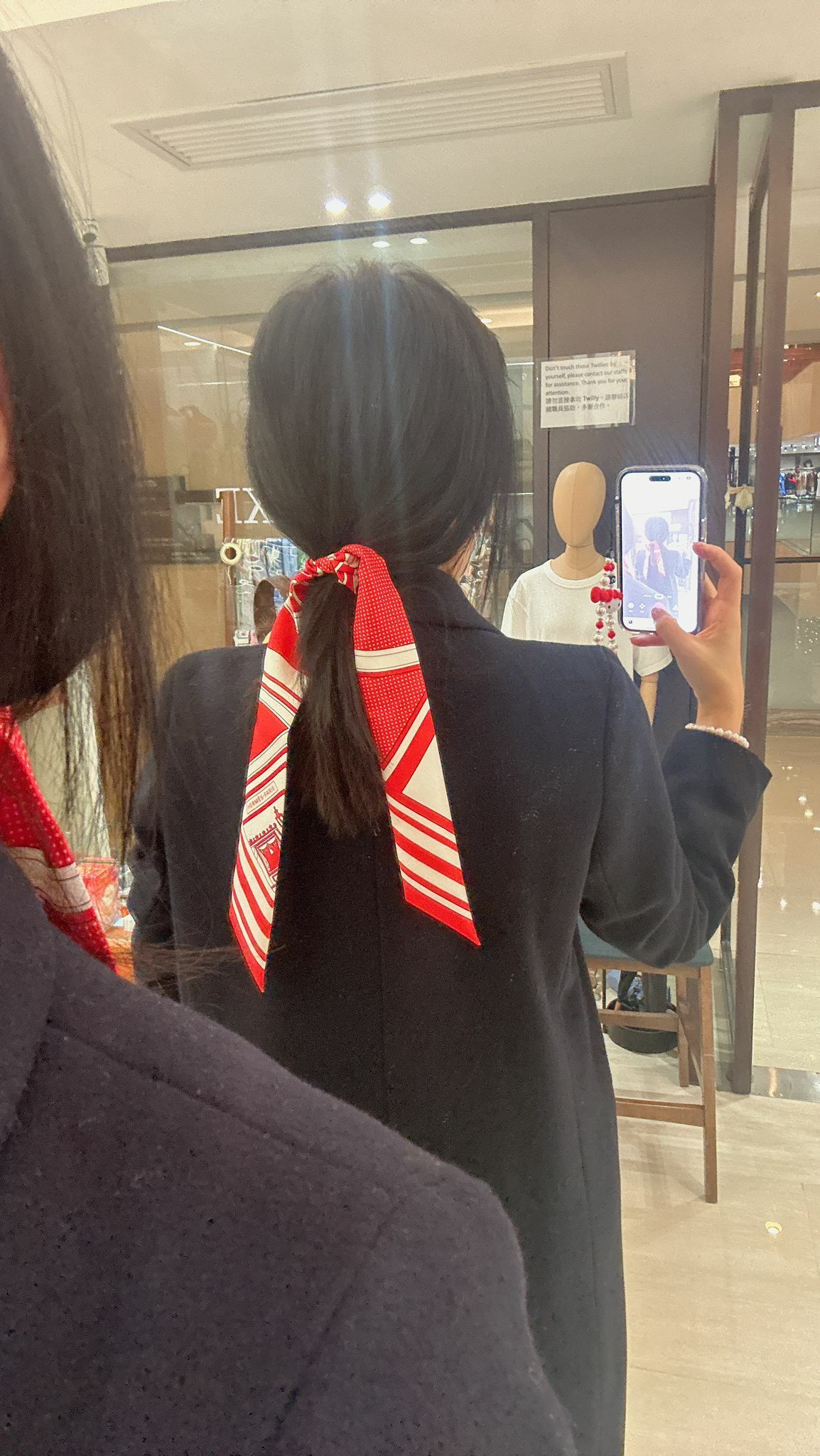 【 感謝支持 】熟客氣質靚靚來shopping 🎉 買咗Twilly扎頭髮😍 紅色新年好遇意❤️‍🔥 效果好靚💕 多謝你嘅支持🫶