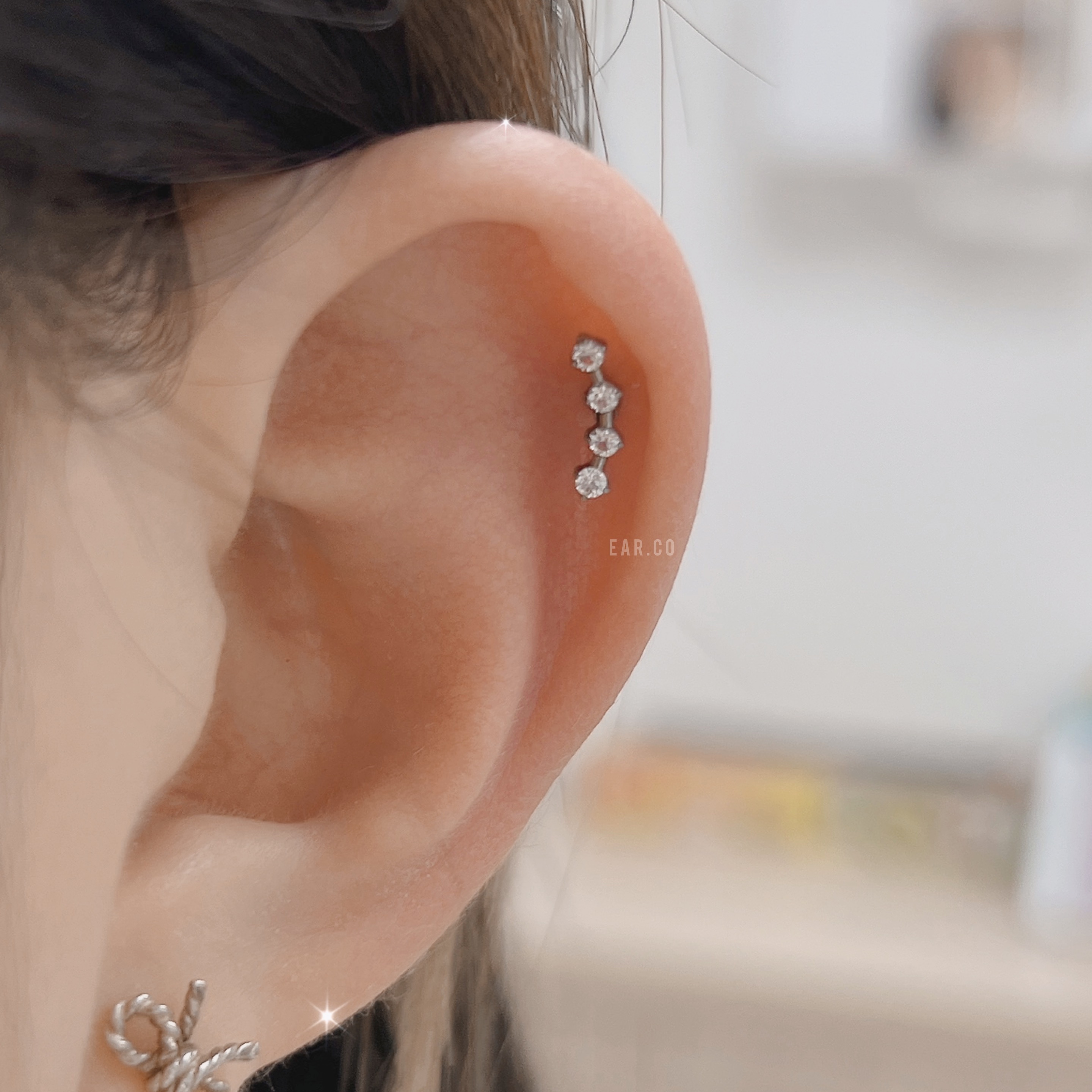 四連小鋯石平頭耳門/耳珠/耳骨釘 [G23 Titanium] [單支]