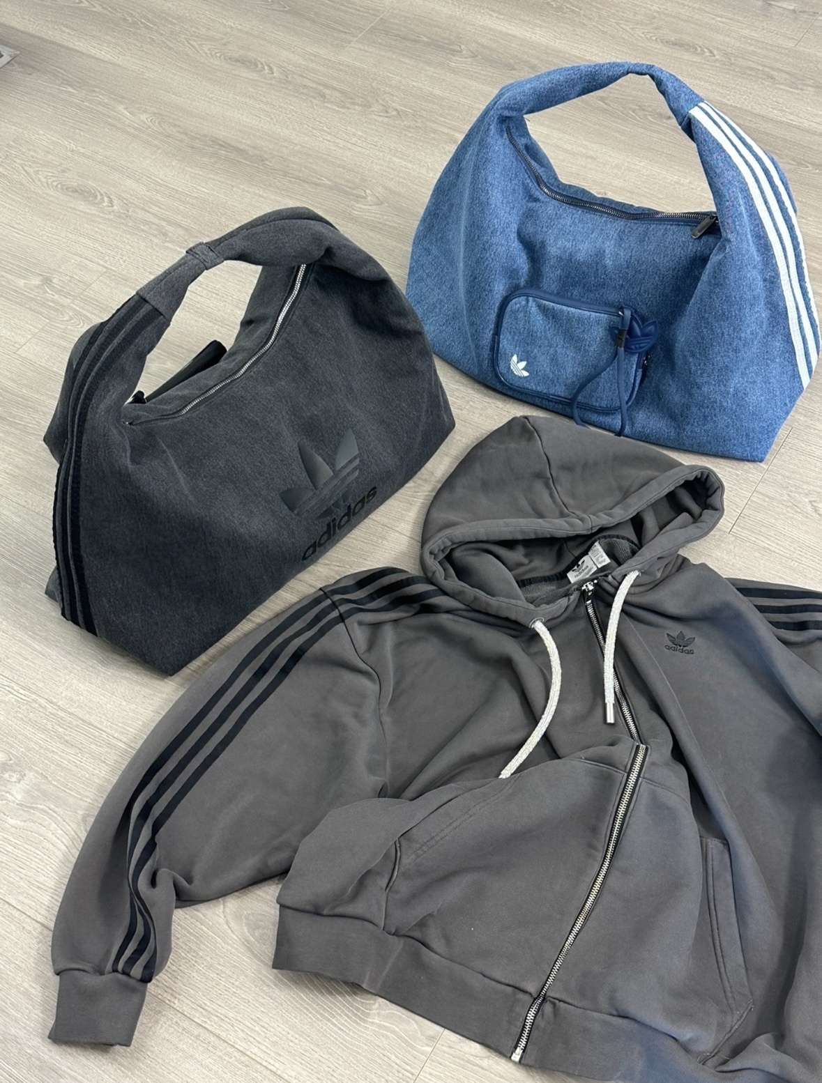 Adidas Originals 雲朵包 側肩包 手提包 炭灰色 丹寧色 附小零錢包 大容量 肩背 手提 IX7693 IX7694/預購