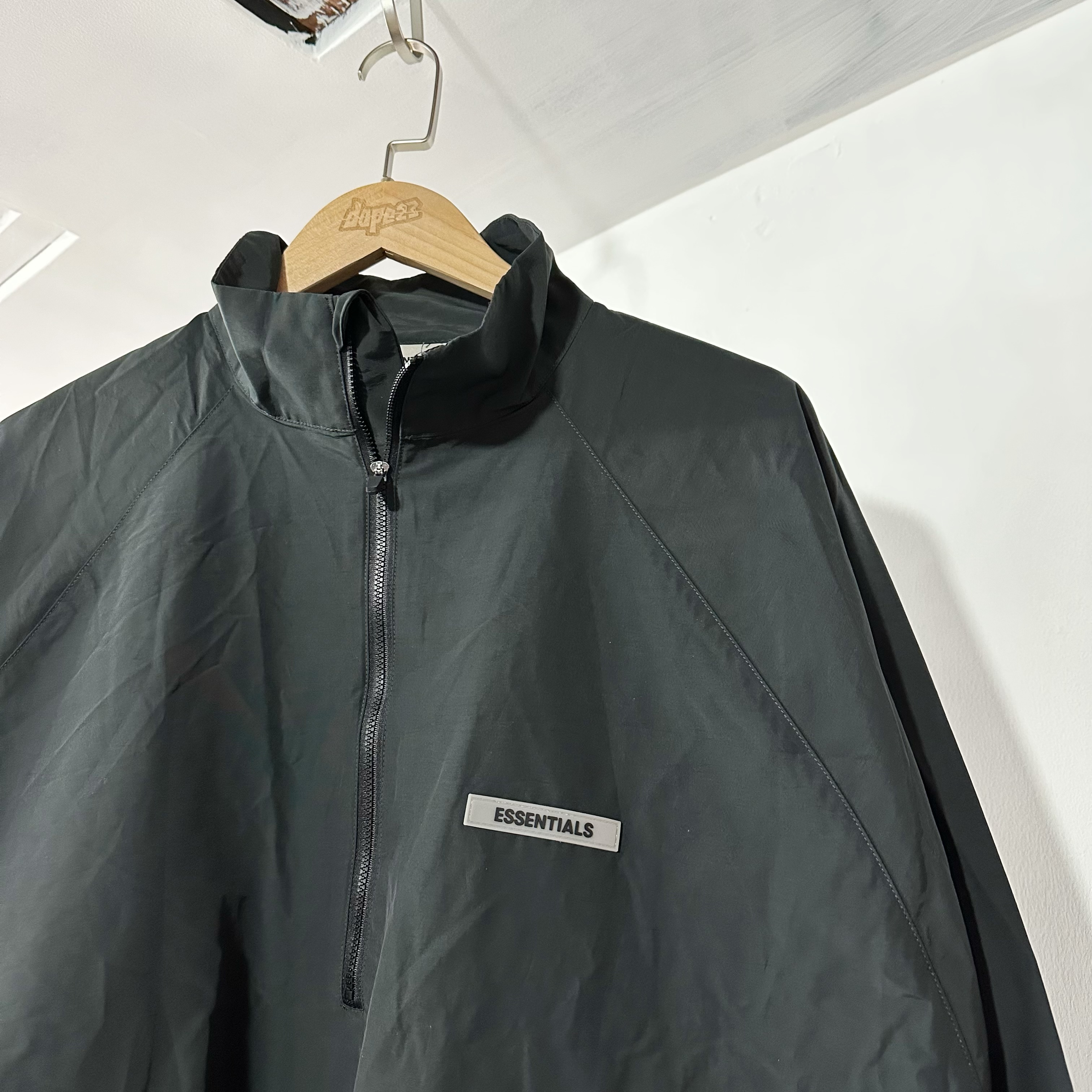 Fear Of God Essentials Half Zip Jacket  Black Essentials膠章Logo⚡