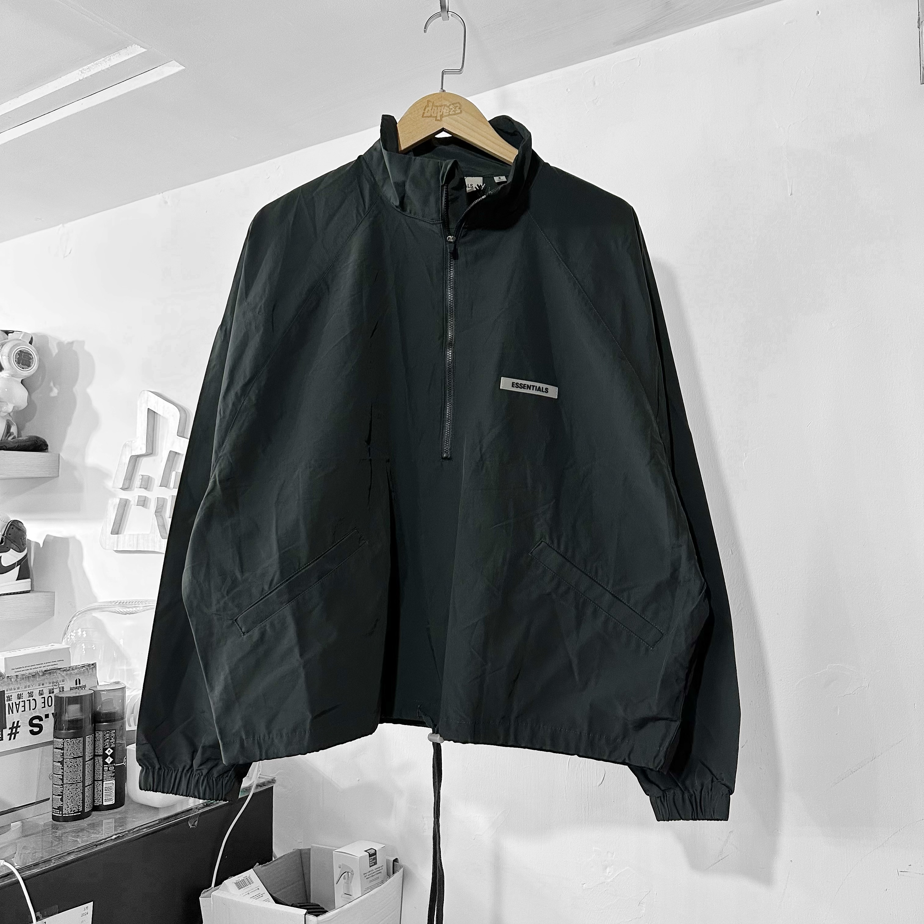 Fear Of God Essentials Half Zip Jacket  Black Essentials膠章Logo⚡