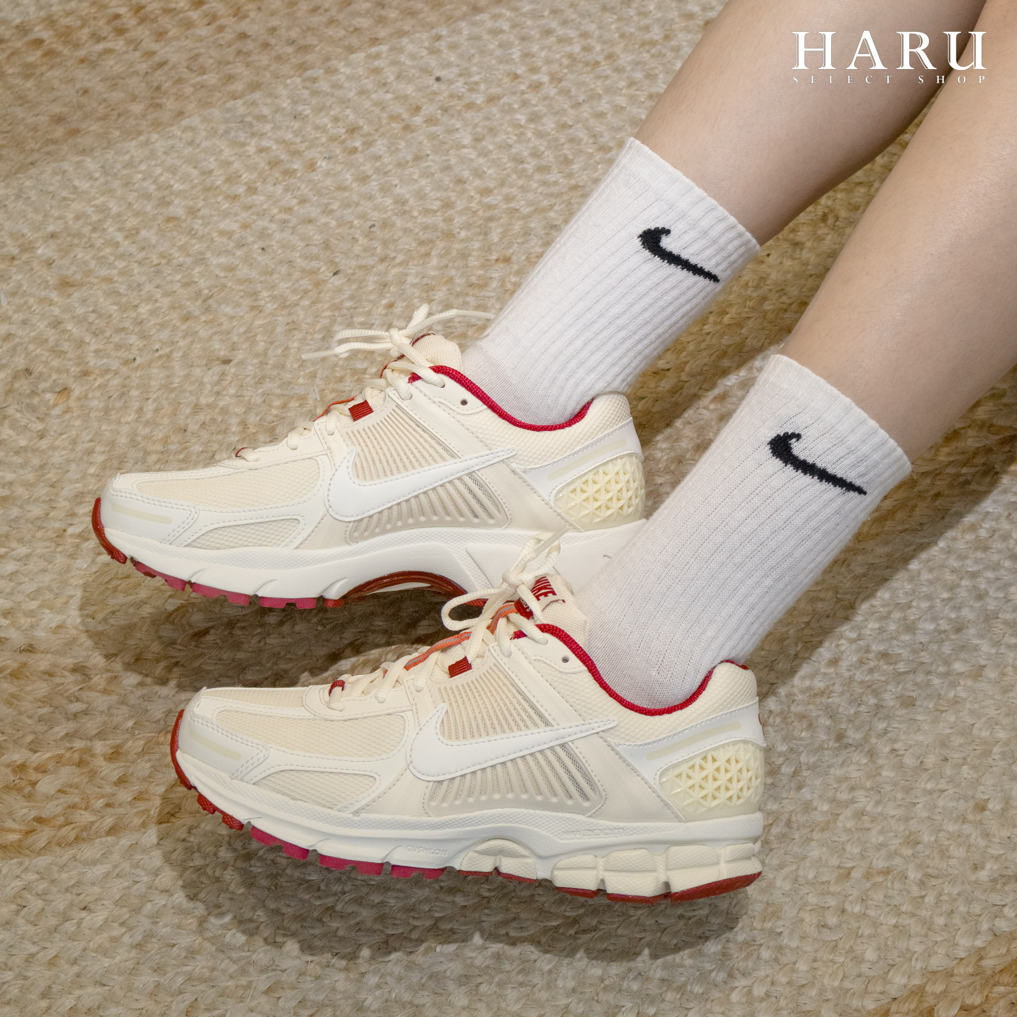 NIKE ZOOM VOMERO 5 情人節限定 奶油色 酒紅 小花 復古 老爹鞋 女生復古休閒鞋 HF0737-111