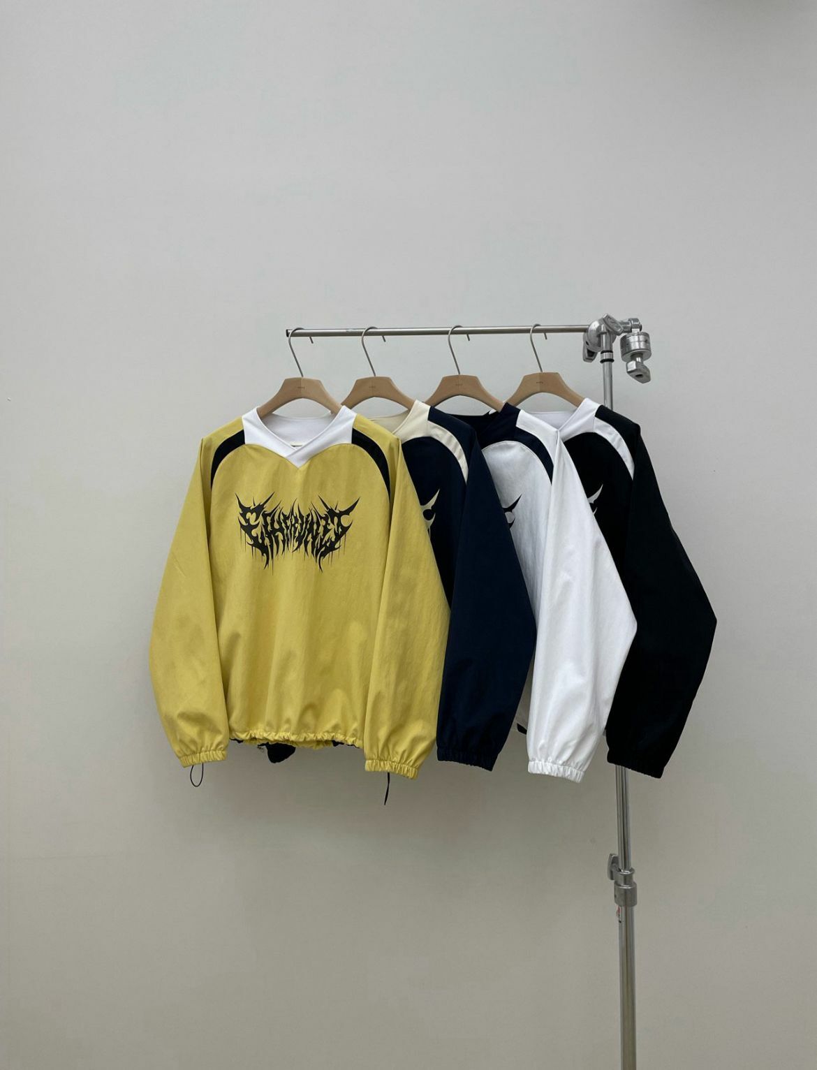 V領拼色可束腳圖案衛衣(薄抓毛底) EASY-006T