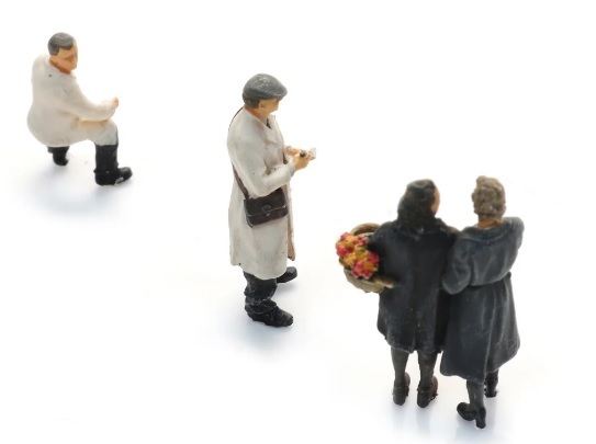 Artitec 5870049 HO scale Milkmen with customers 40s-60s