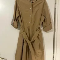 [S] BURBERRY GIOVANNA STP DRESS,SOFT CAMEL, 8067351100 (SB123)