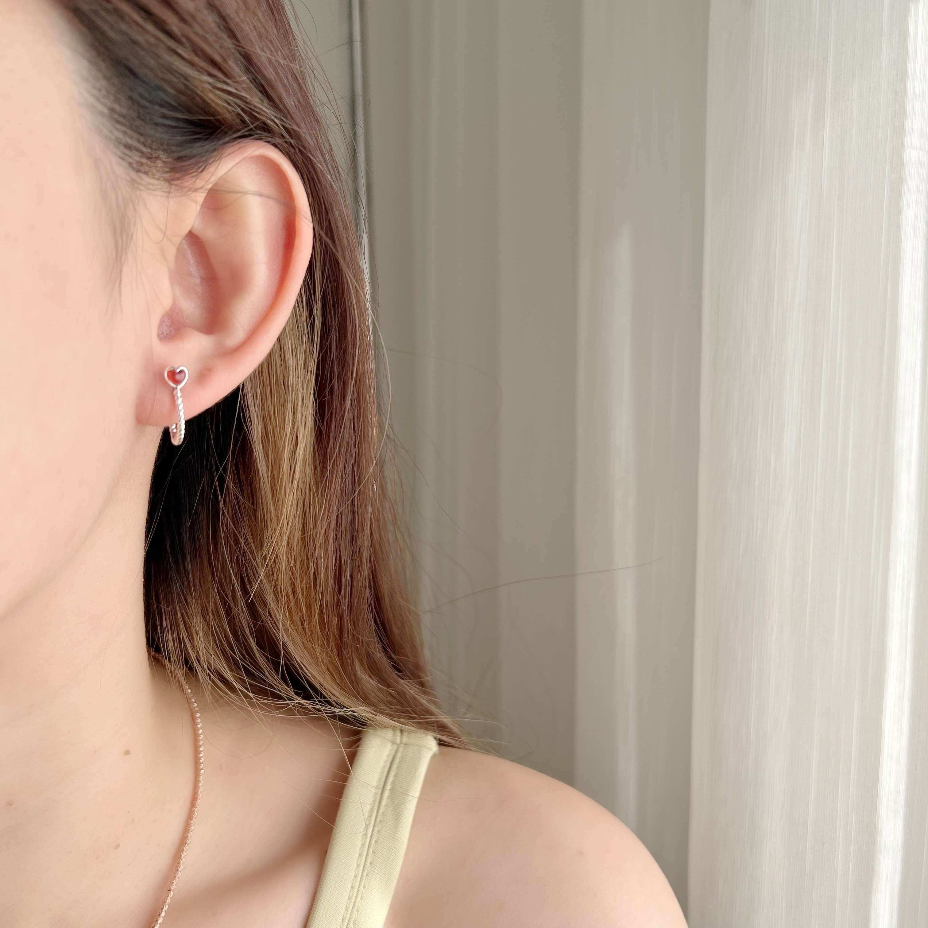 QQ heart石榴石麻花貼耳扣式耳圈