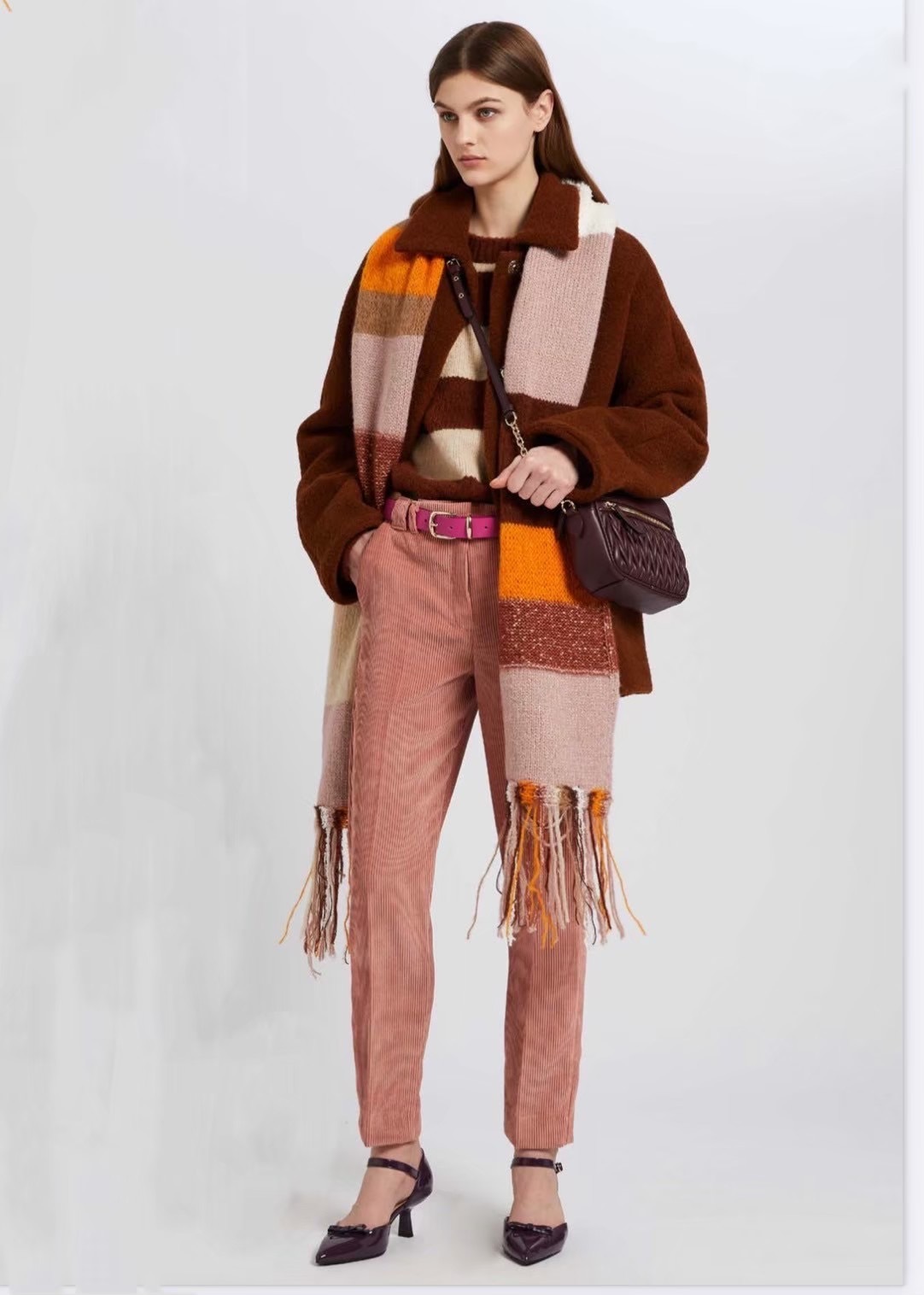 iBLUES超柔暖漸層色澤毛料圍巾