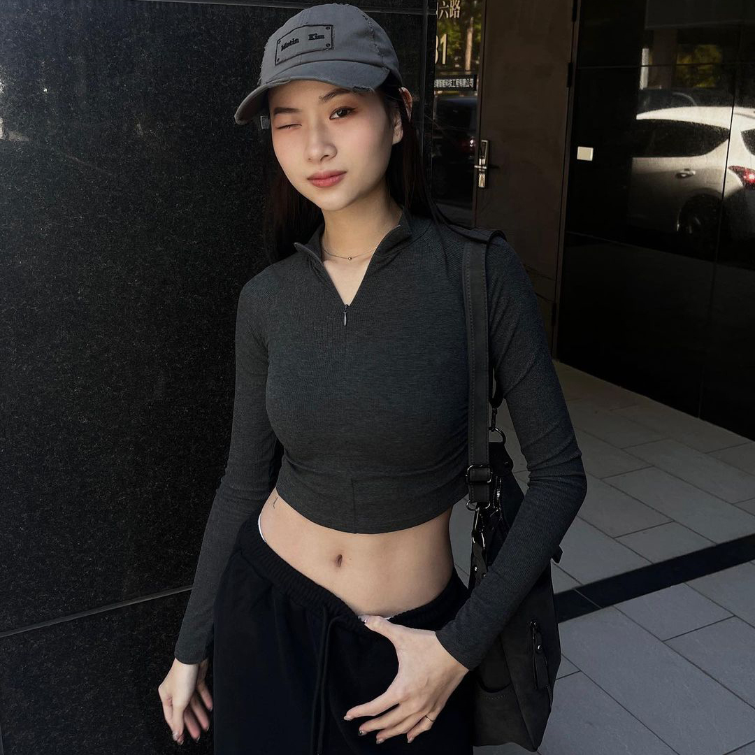 半拉鍊褶皺短版上衣