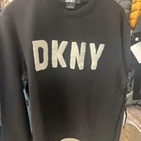 [S] DKNY CHENILLE LOGO CREWNECK,BLACK, M3270134-BLK (SD761)