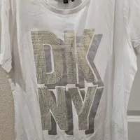[S] DKNY WOMENS STUD LOGO PRINT T-SHIRT,WHITE, P3DHQDNA-WHT (SD785)
