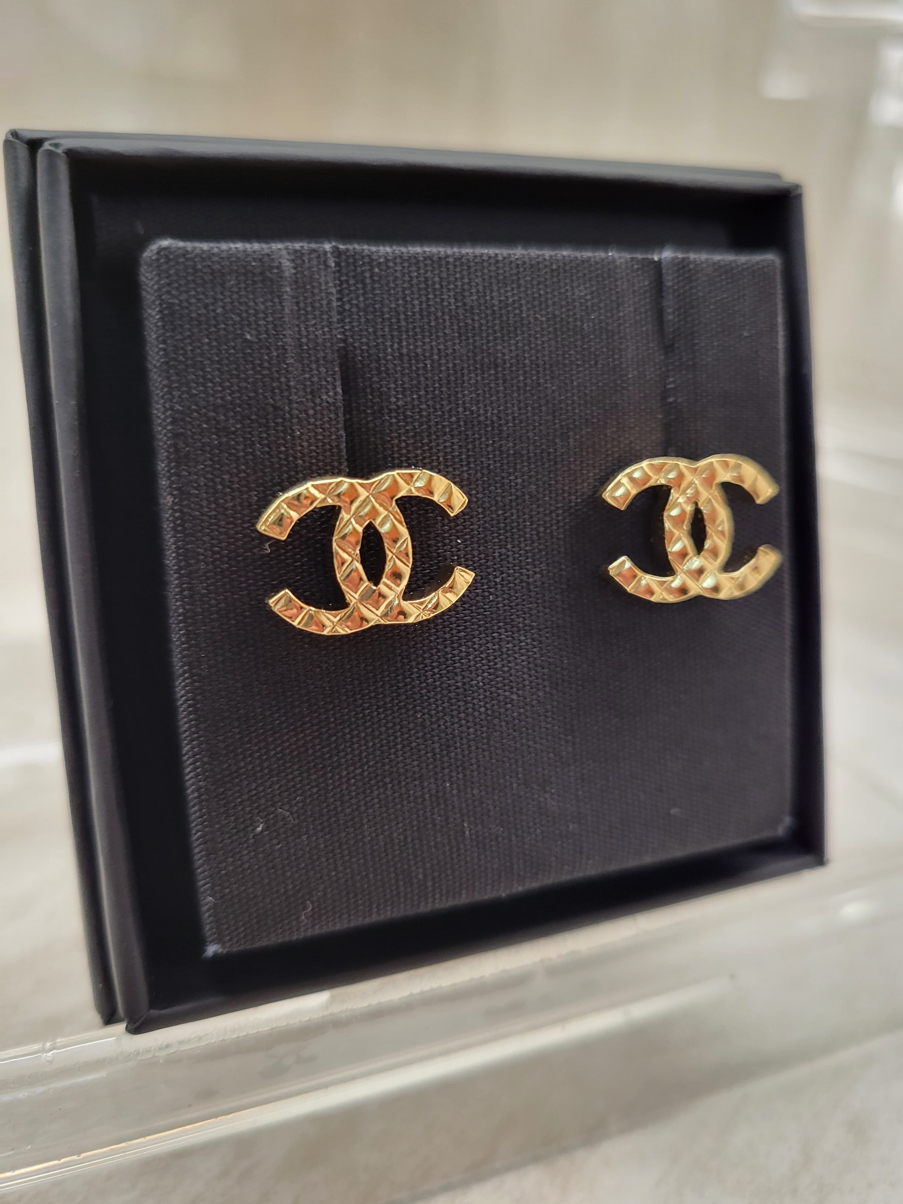 Chanel ABD035 gold earrings 24p 菱格紋 金色耳環 1.5cm