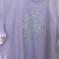 [S] DKNY METALLIC ATHLETIC MEDALLION LOGO CROPPED TEE,LAVENDER, DP3T9563-LVD (SD791)