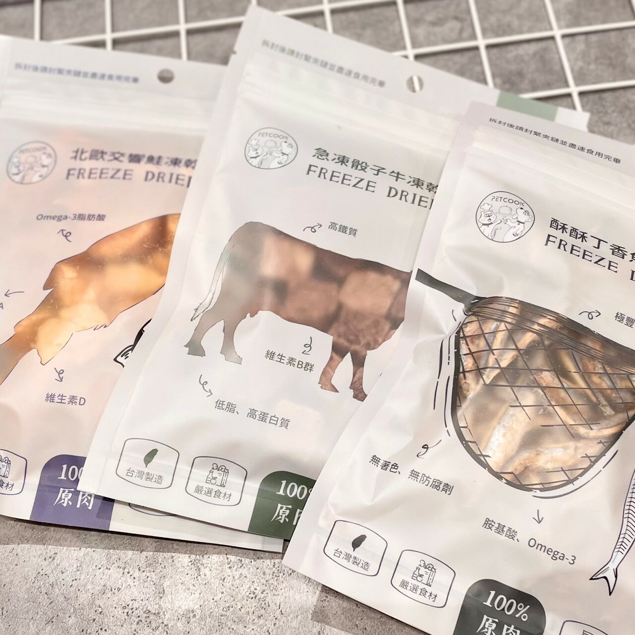 派庫廚房｜犬貓凍乾 冷凍乾燥零食 (雞胸/牛肉/鮭魚/丁香魚/鬼頭刀/骰子鹿/地瓜球/大蝦/干貝)