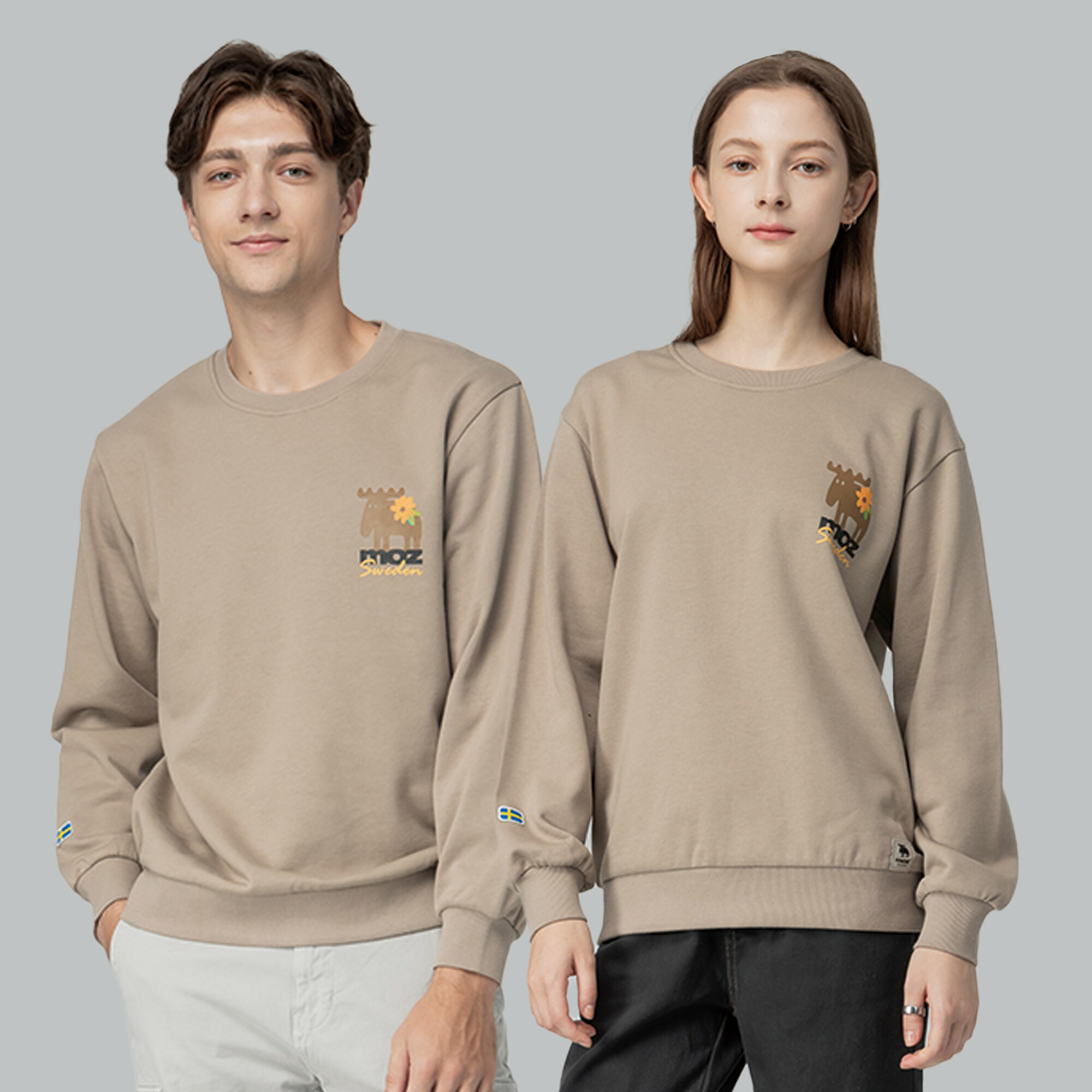 moz瑞典 FLOWER駝鹿 100%純棉 大學T -奶茶(亞洲版) 男女共款