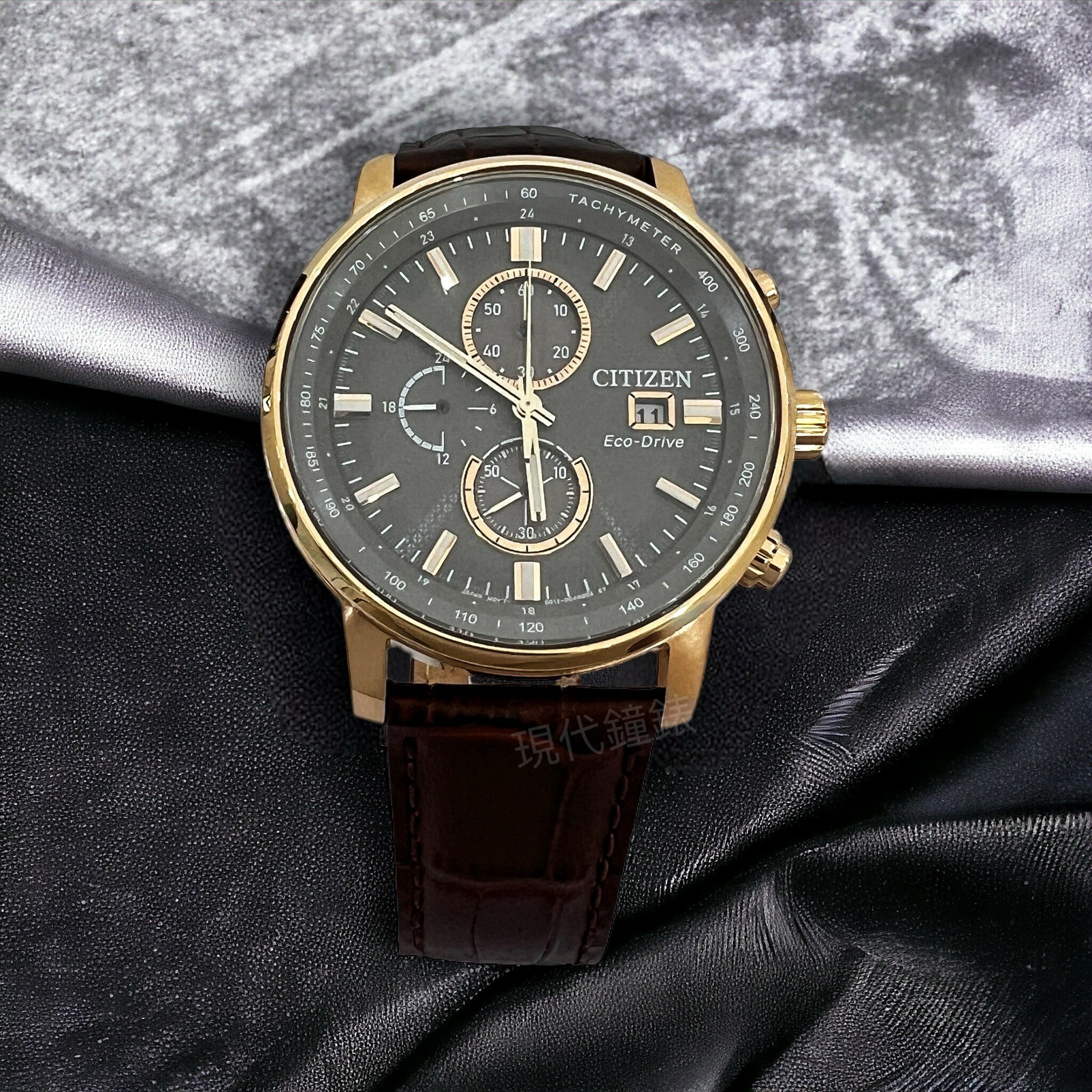 【CITIZEN 星辰】Chronograph 光動能三眼計時腕錶CA0843-11H 43mm 現代鐘錶