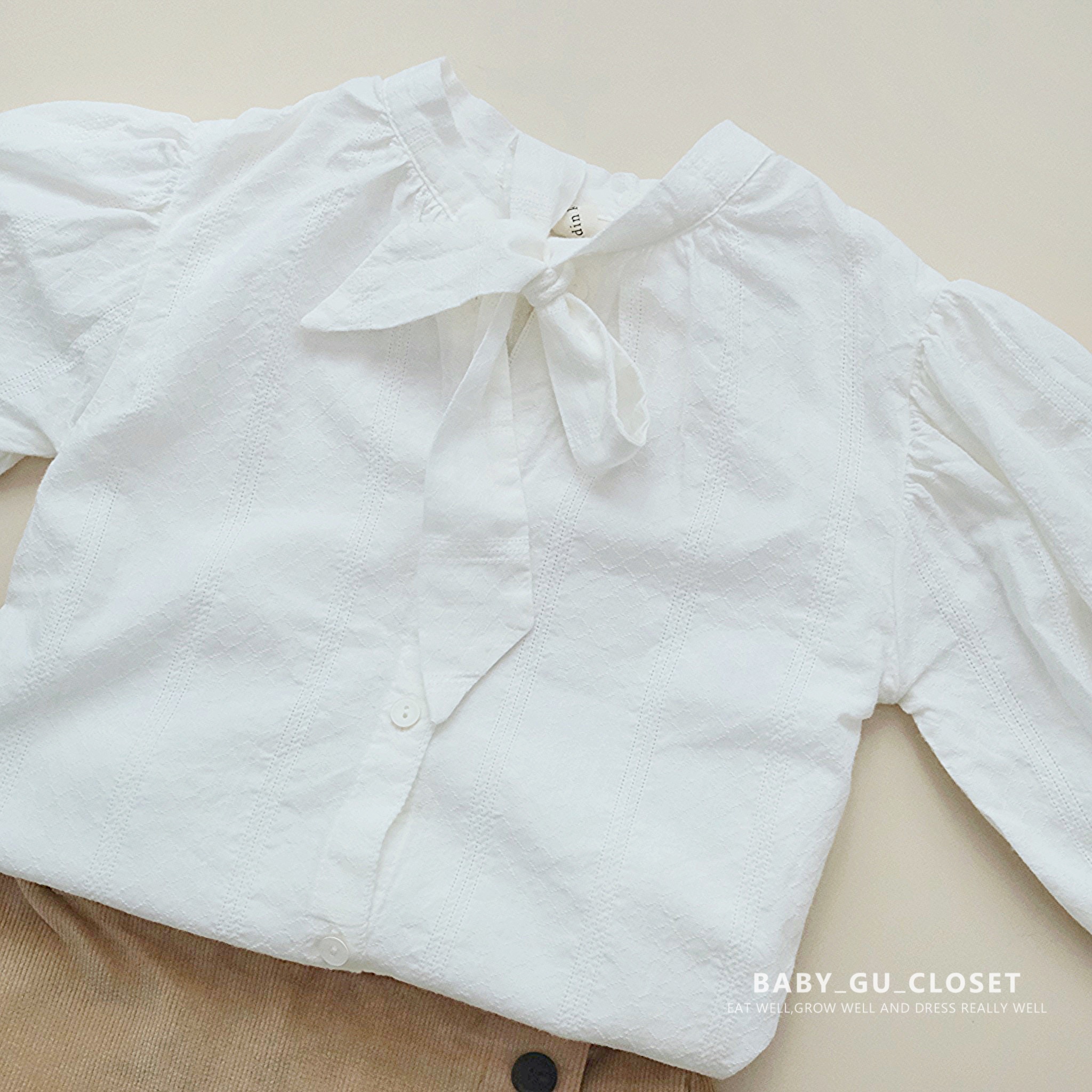 手綁蝴蝶結暗花紋恤衫