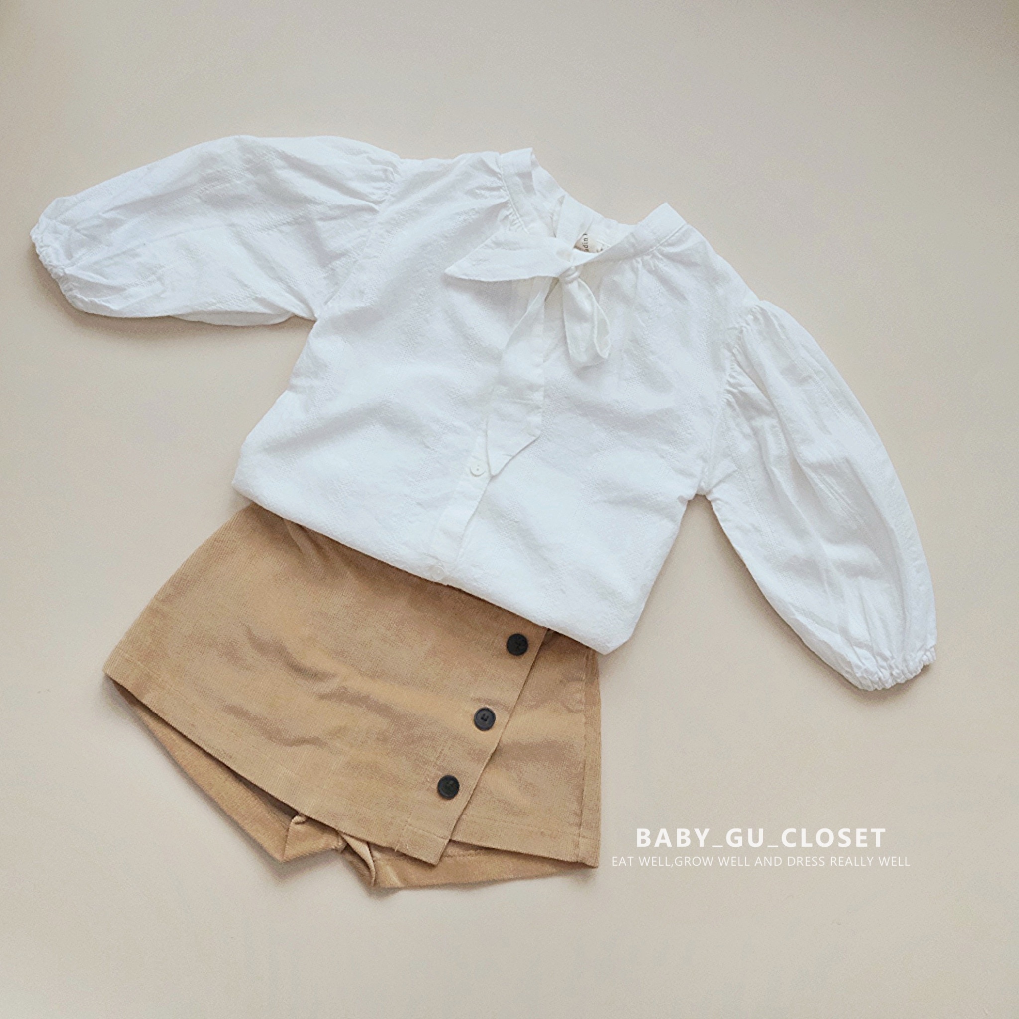 手綁蝴蝶結暗花紋恤衫