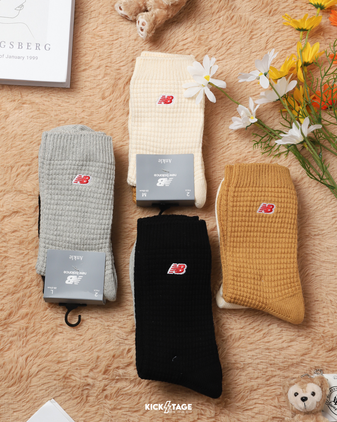 兩雙一組 NEW BALANCE WAFFLE KNIT 灰黑 米白卡其 經典LOGO 舒適 長襪 中長襪【LAS42132AS】