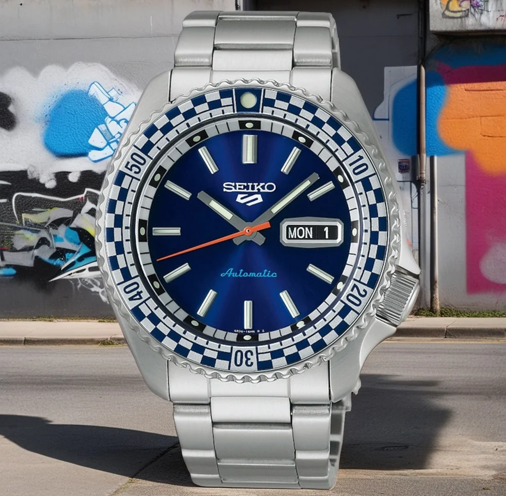 萬年鐘錶 - SEIKO  5 Sports  SKX殼型  棋盤格錶圈藍面機械水鬼 SRPK65K1 / 4R36-15Z0B  錶徑42.5MM