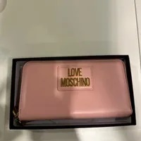 [S] LOVE MOSCHINO JC5656PP1ELO0600 LOGO LETTERING METAL LONG ZIP WALLET,PINK, 8054400228467 (SLM264)
