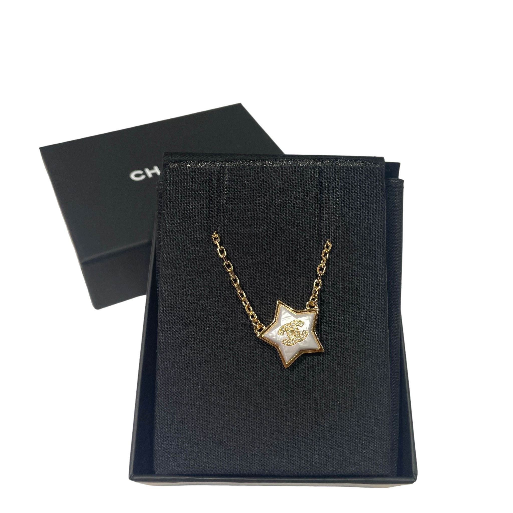 全新CHANEL項鏈24C 白色貝母星形淡金CC LOGO項鍊 ABC405 #BRAND NEW #香榭站正品