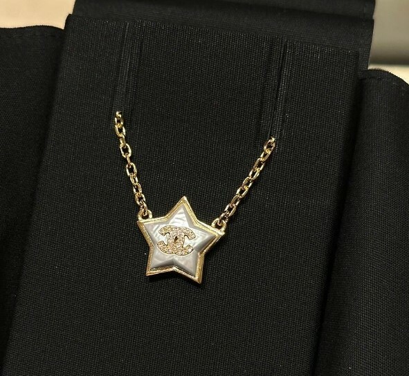 全新CHANEL頸鏈  ABC405 白色貝母星形淡金CC LOGO #BRAND NEW #香榭站正品