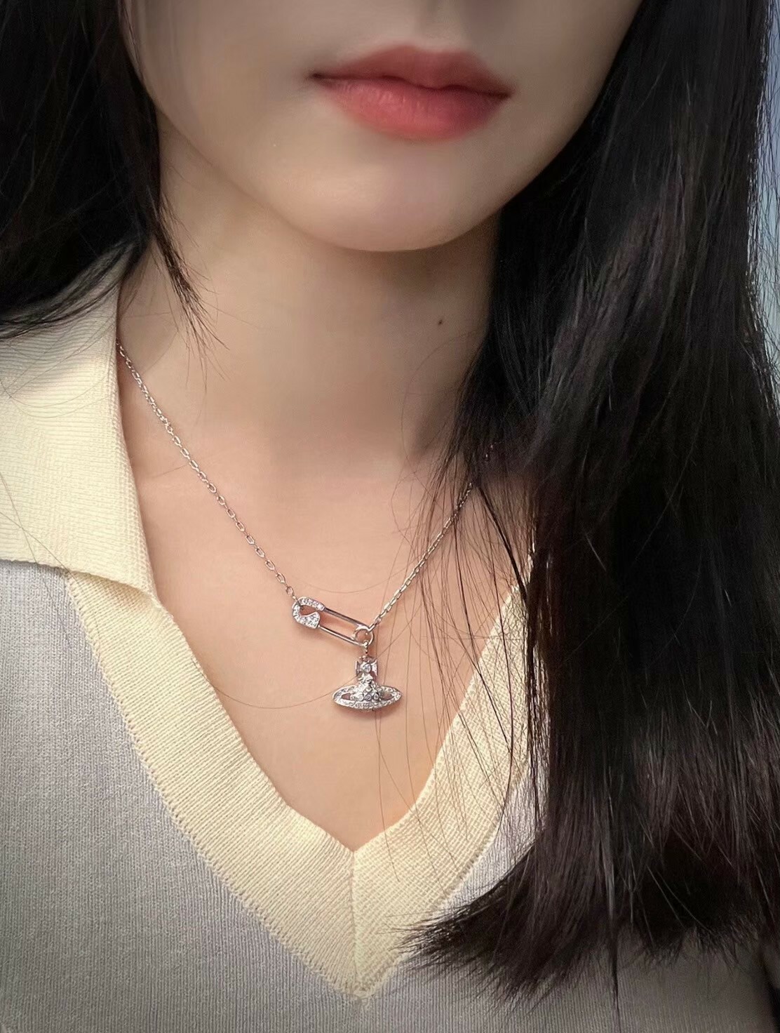 Vivienne Westwood 銀色滿鑽土星Logo別針項鍊 西太后