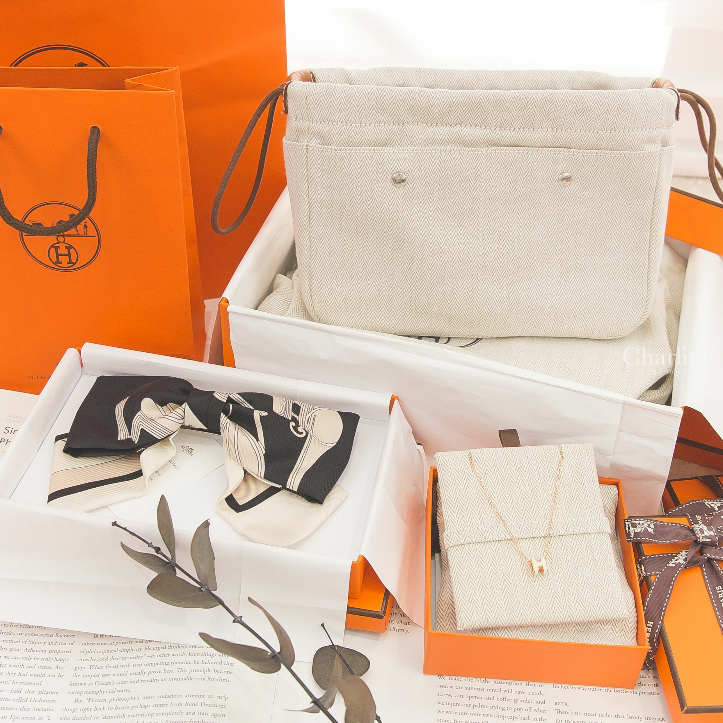 Hermès Hair Clip 黑白色圖騰蝴蝶結髮夾,Hermès Fourbi 20 Pouch 自然色內袋,Hermès Mini Pop H Pendant 白色玫瑰金項鍊-Charline Boutique 精品代購