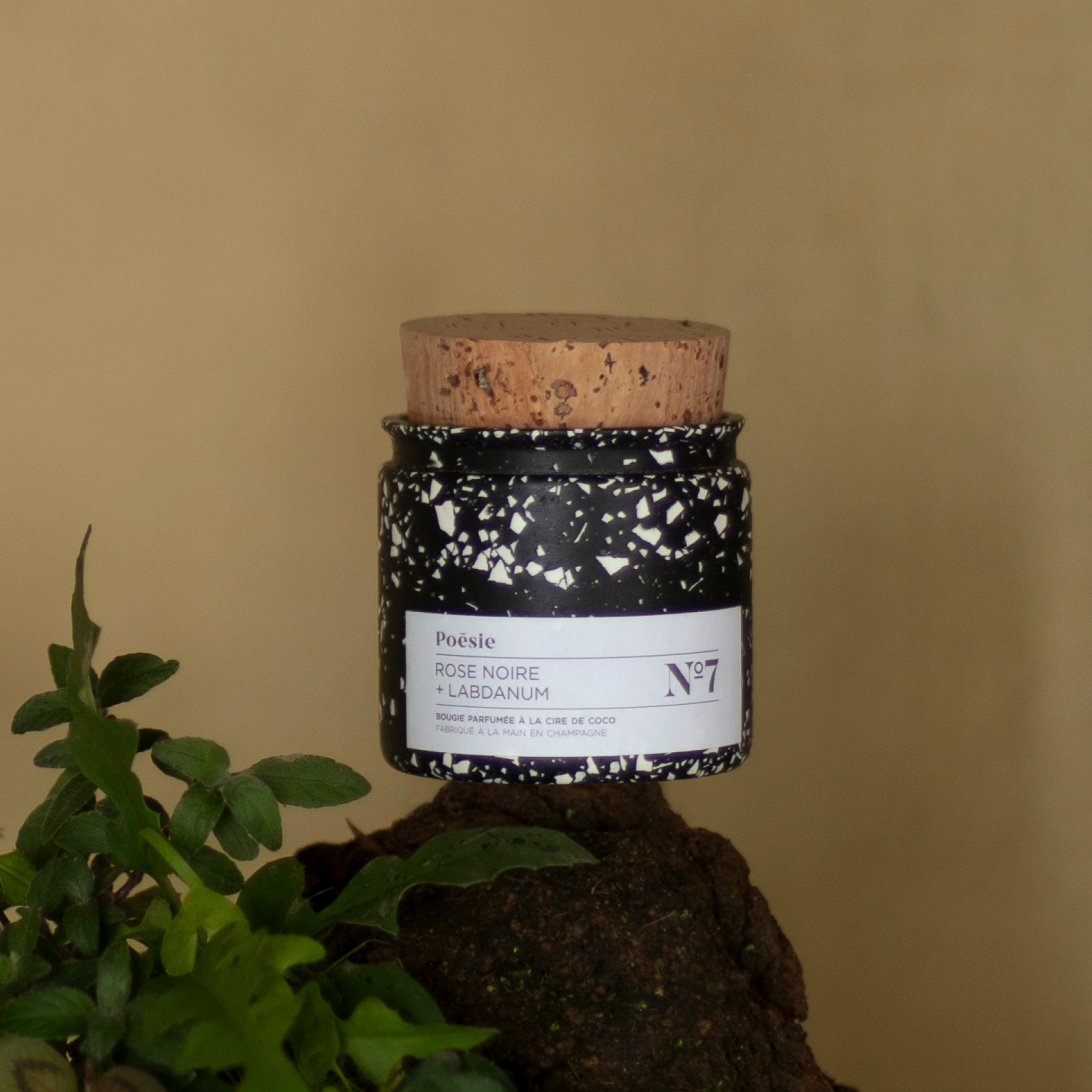 With Poēsie 水磨石系列 7號香-大黑玫瑰及岩玫瑰