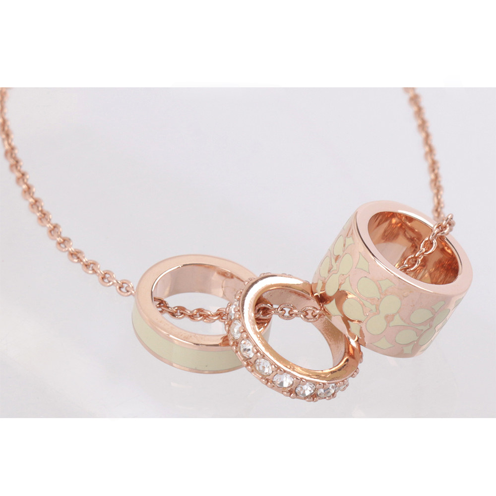 【COACH】Logo版滿/琺瑯/玻璃水鑽三圓環項鍊(金色/白色) C9446 OZA