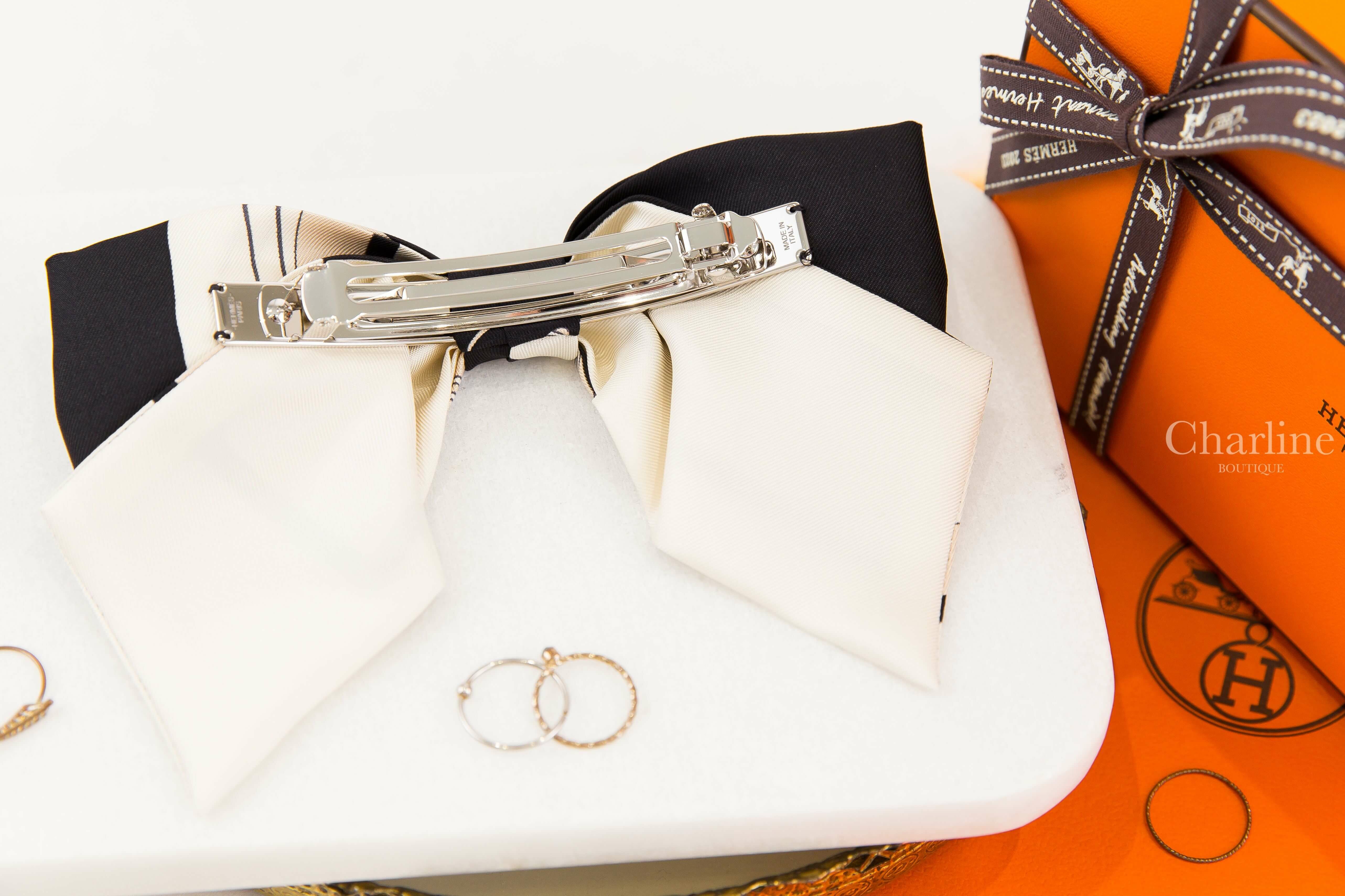 Hermès Ex-Libris Grenelle Hair Clip 黑白色圖騰真絲蝴蝶結髮夾-Charline Boutique 精品代購