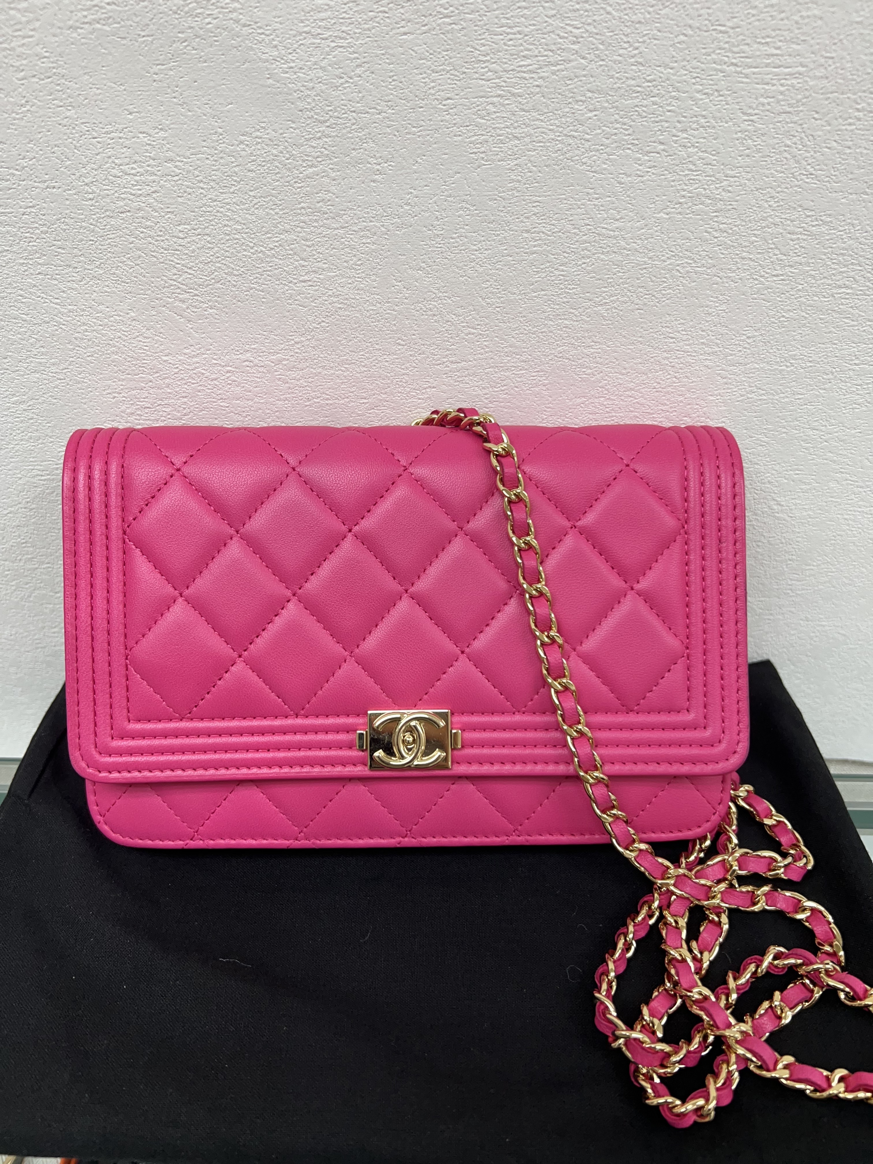 Chanel boy woc / wallet on chain deep pink lambskin