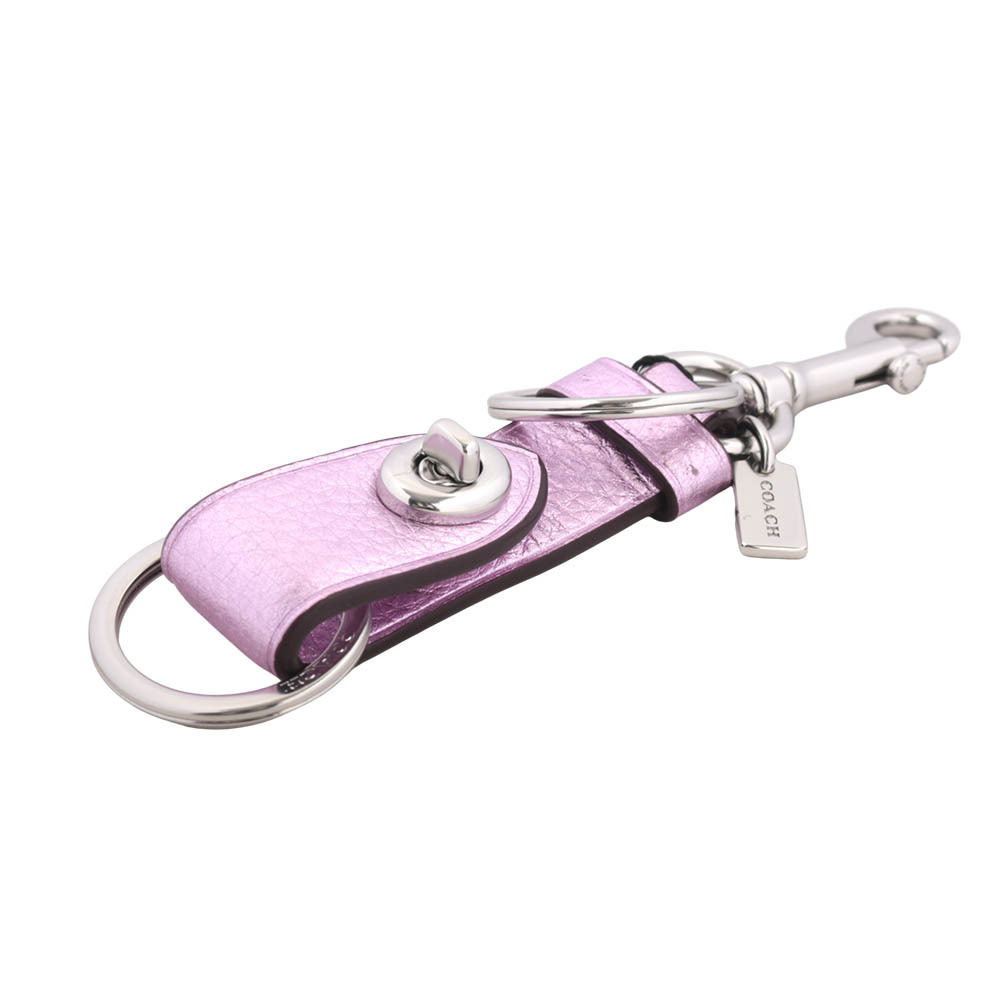 【COACH】轉釦設計金屬色荔枝皮革吊飾/鑰匙圈(丁香紫) CP616 SVMP3