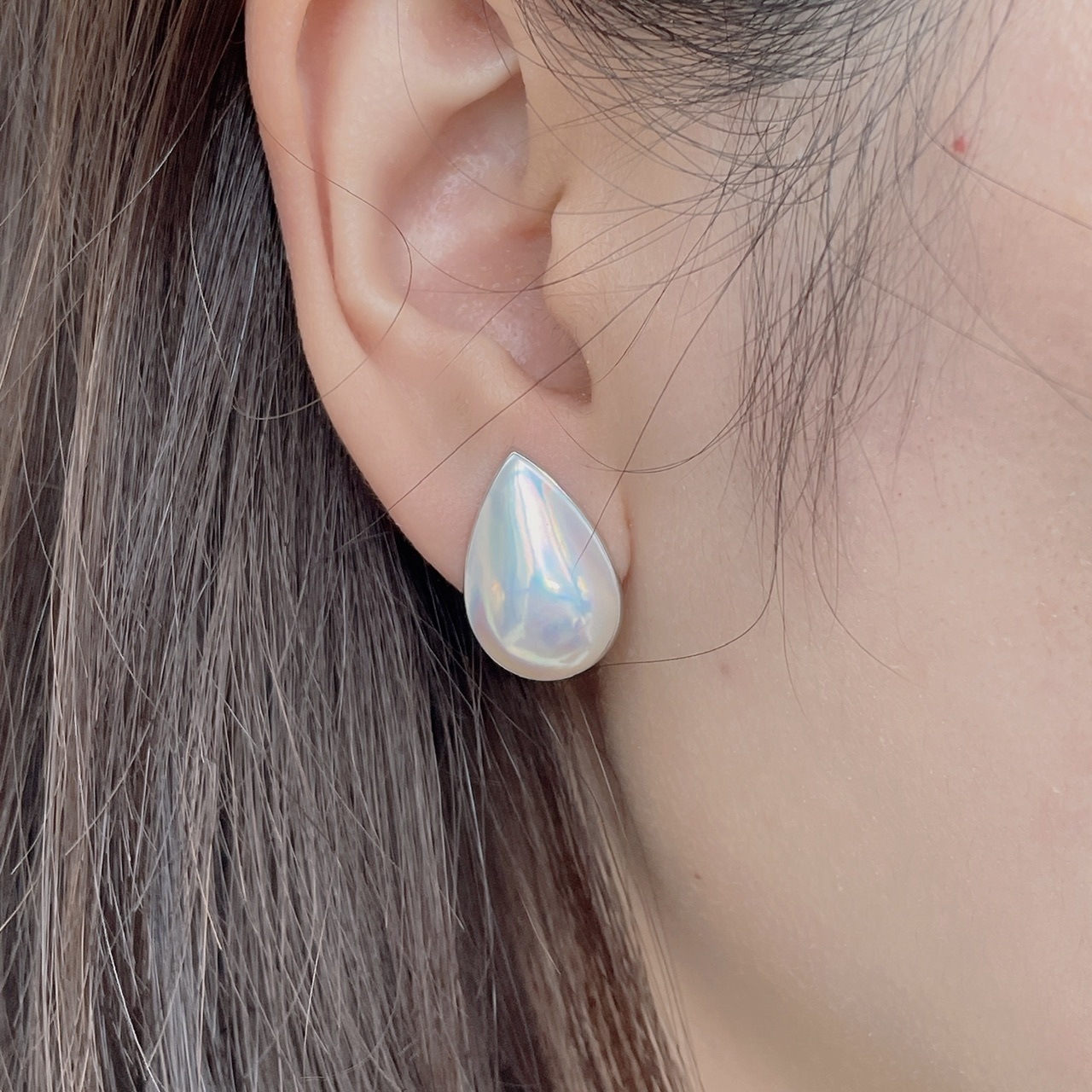 18K白金日本稀有極光白色馬貝鑽石耳釘 - 水滴形