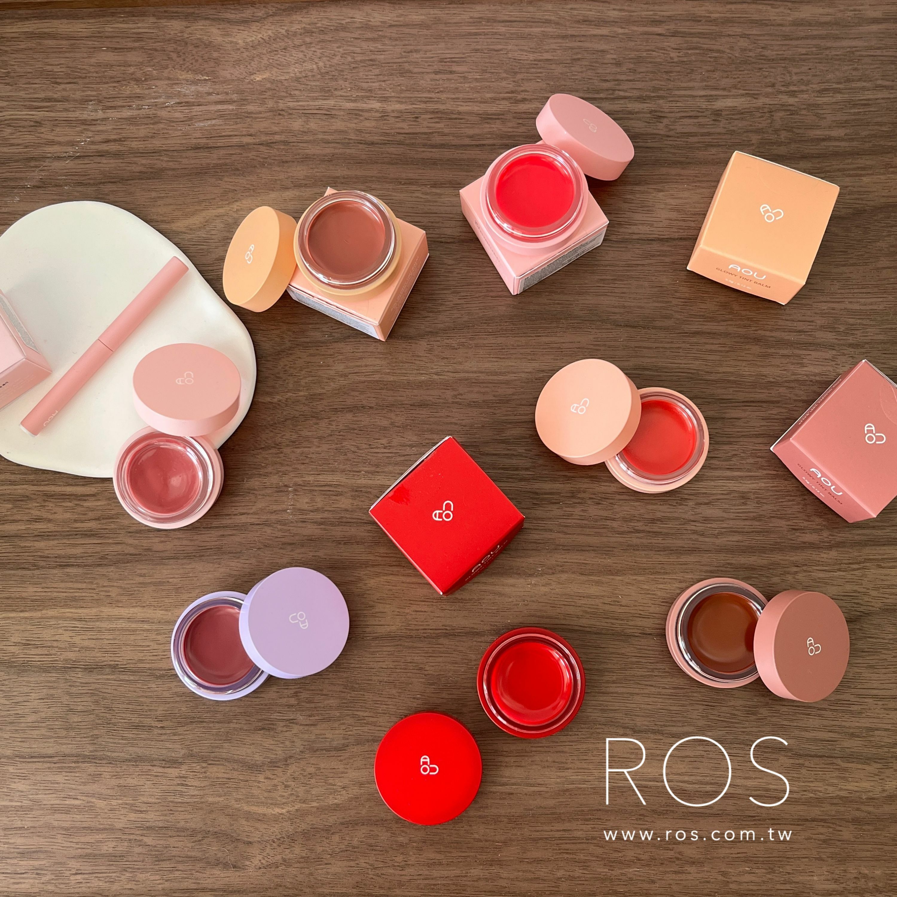 AOU 光澤潤唇膏系列