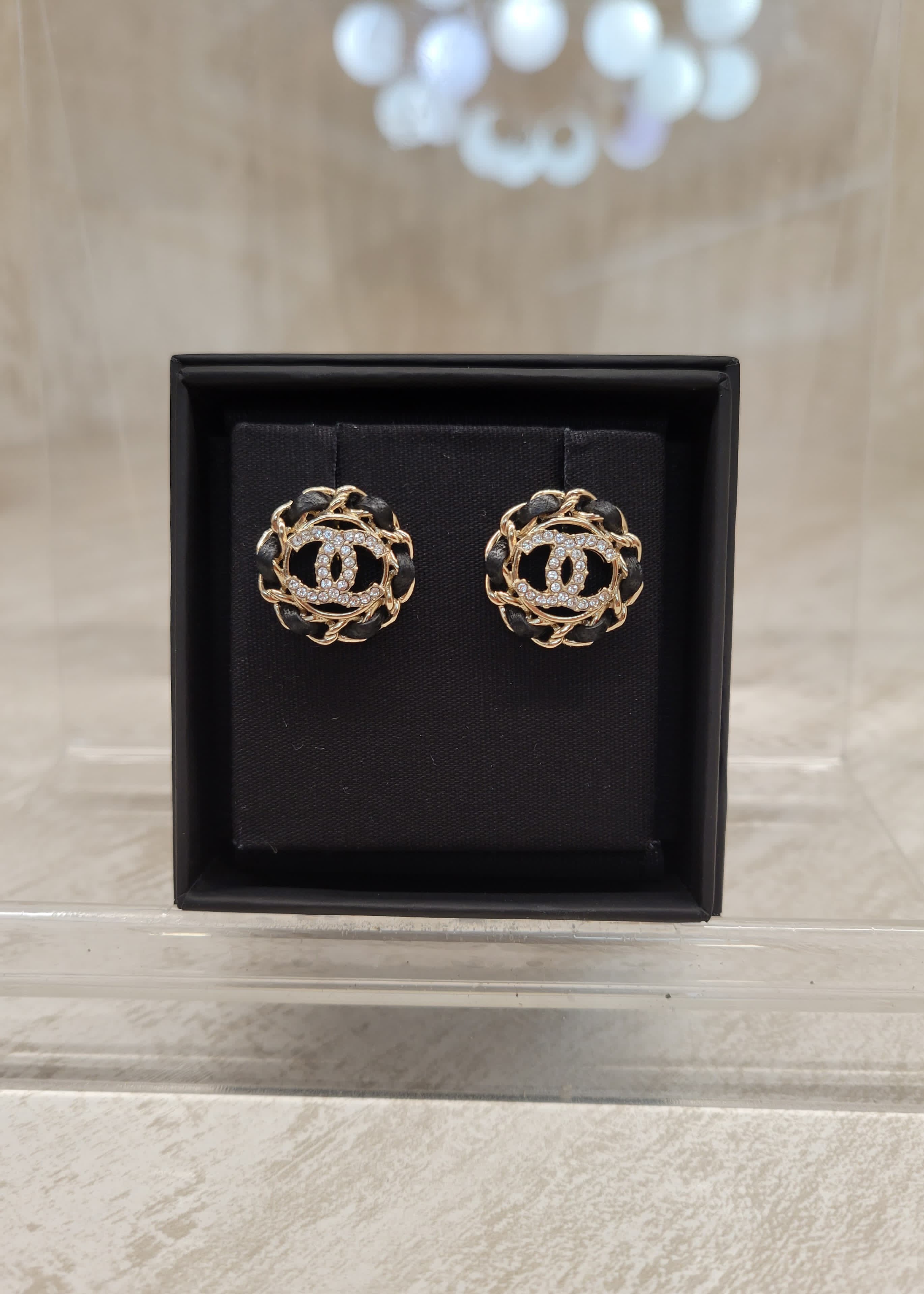 CHANEL AB8297 EARRINGS LEATHER CRICLE