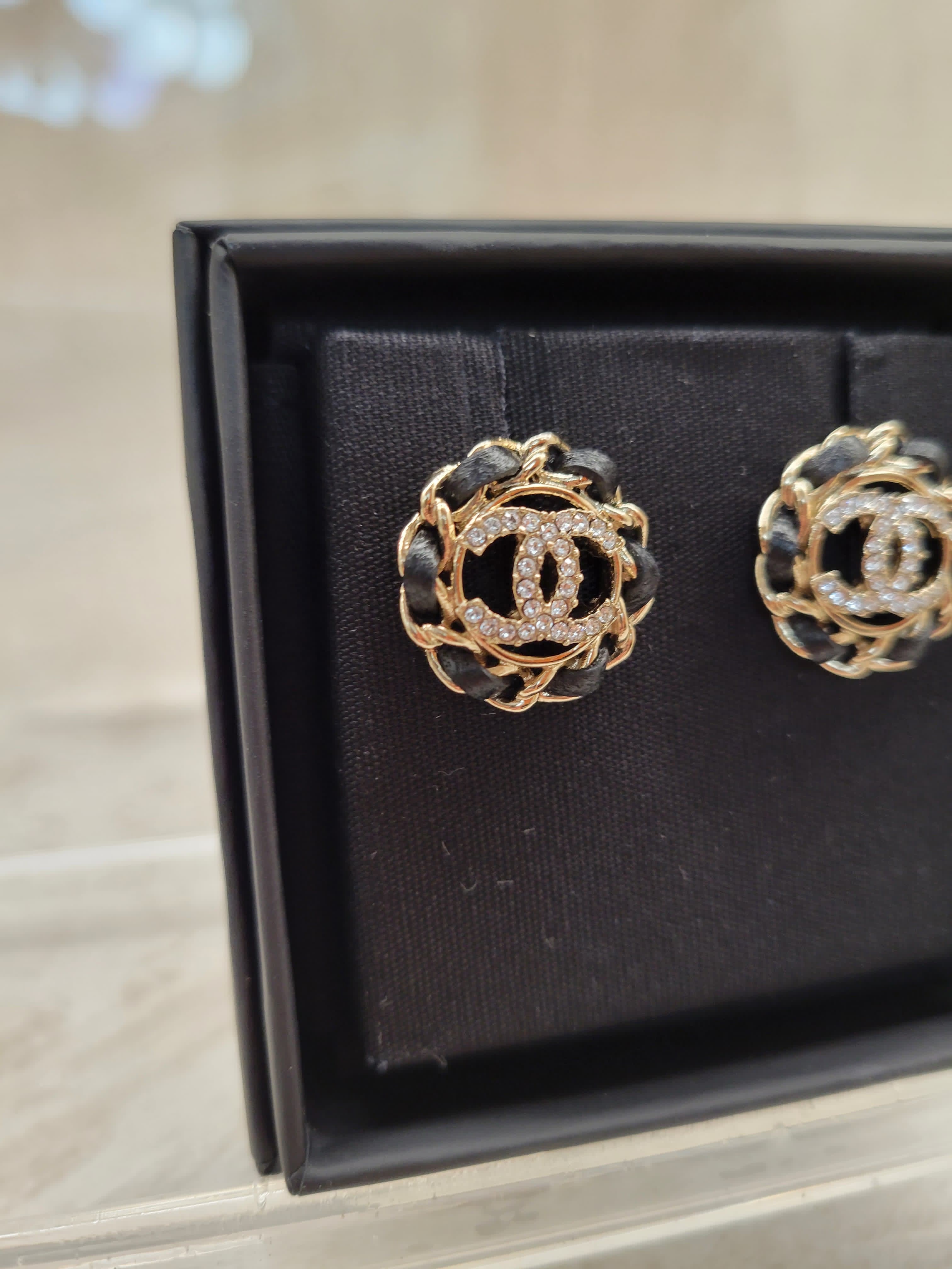 CHANEL AB8297 EARRINGS LEATHER CRICLE