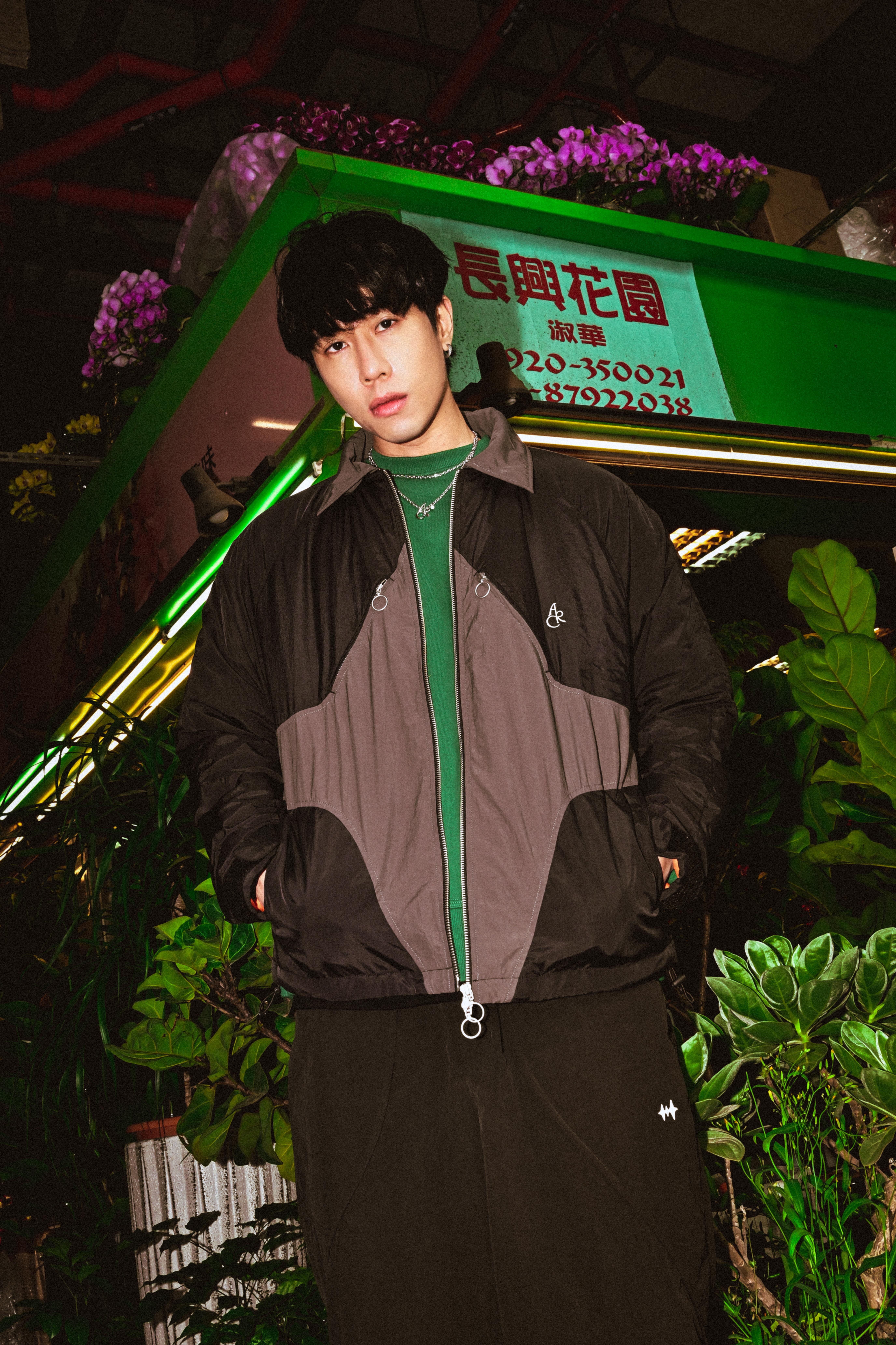 GLITTER PUFFER JACKET - BLACK