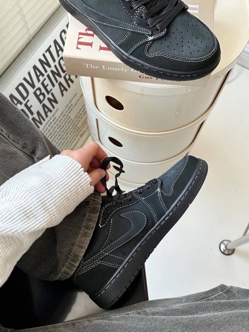 TRAVIS SCOTT X AIR JORDAN 1 倒鉤黑武士