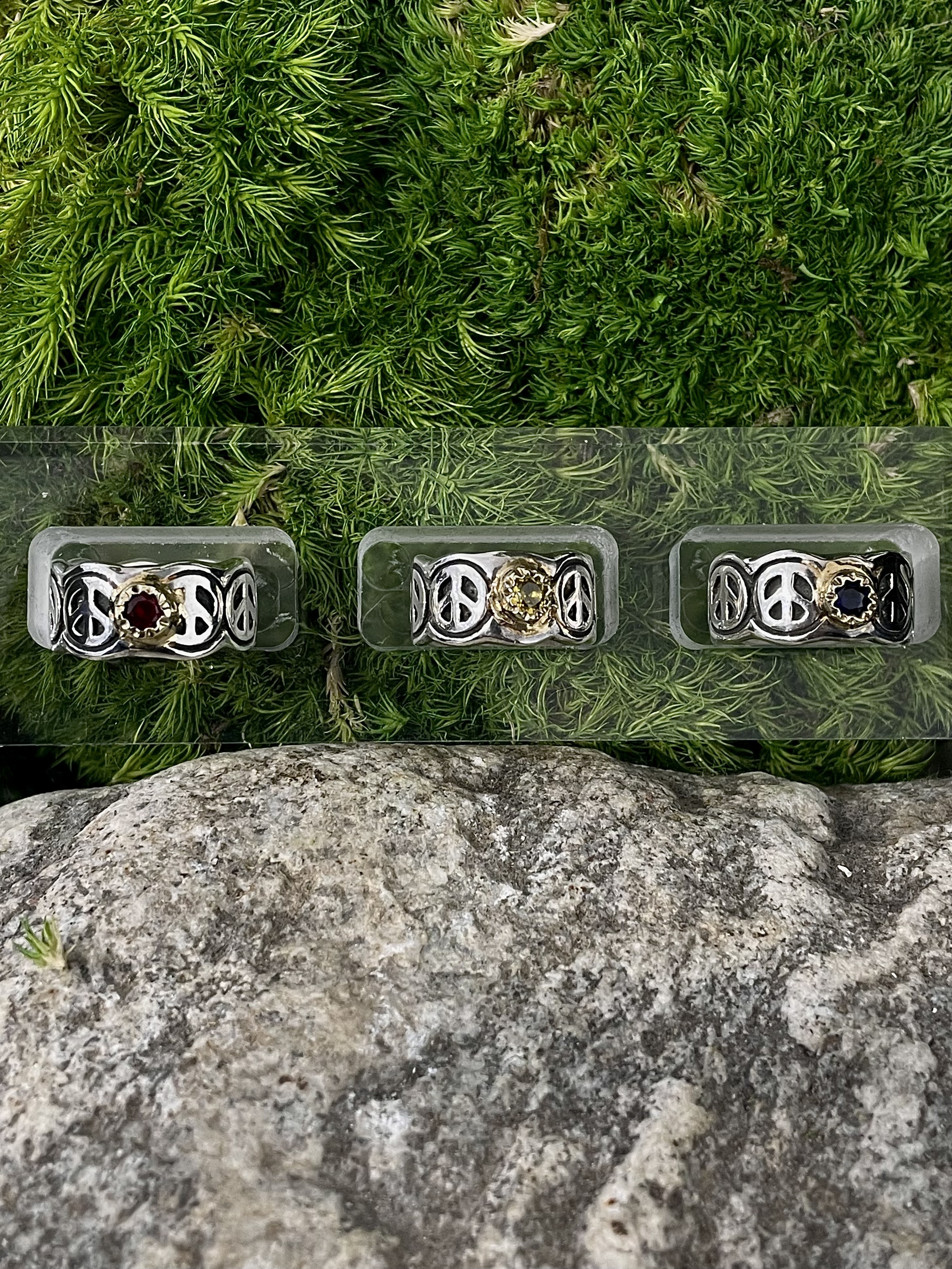 BWL R416 Peace Ring with stone overlay