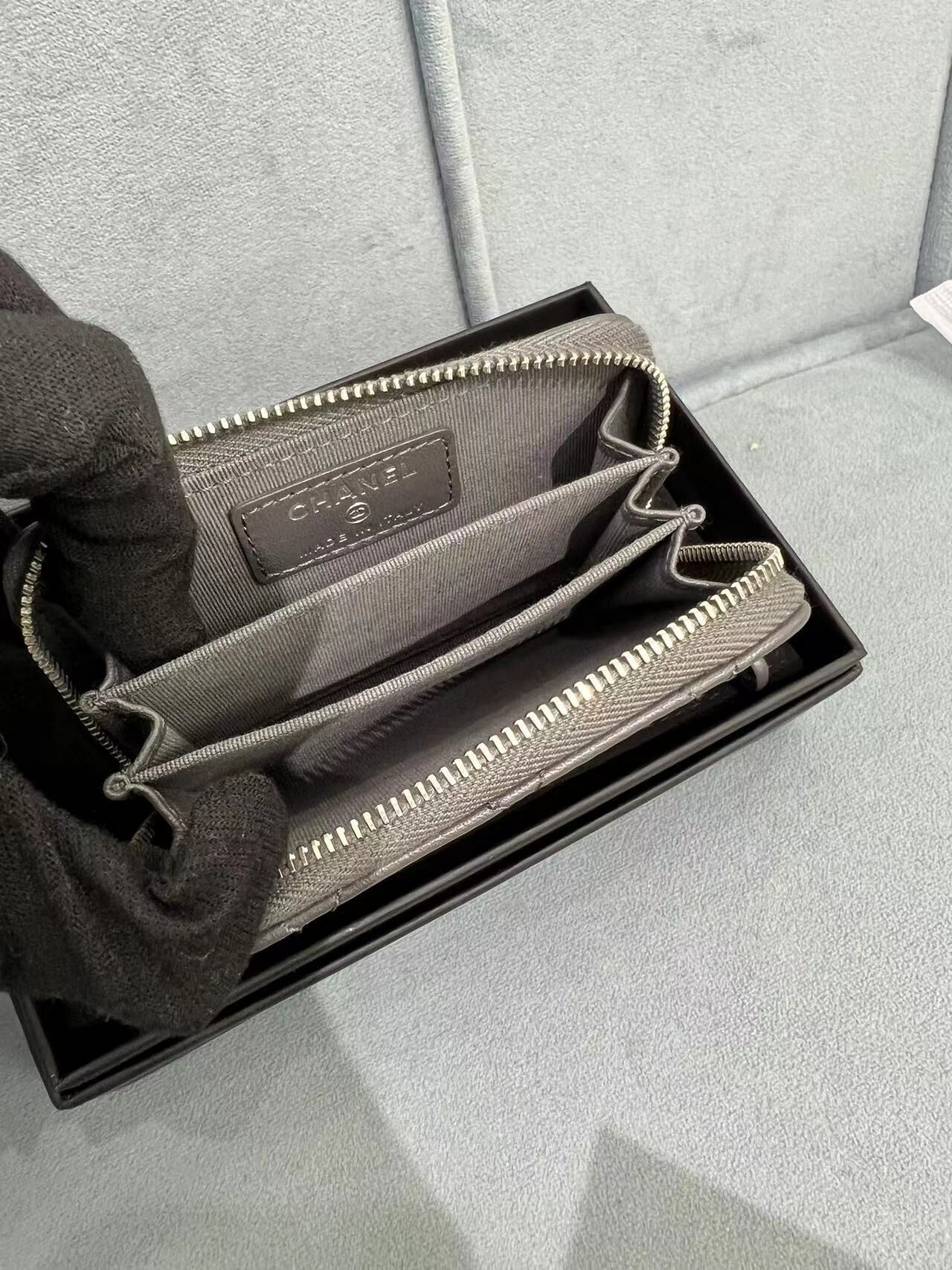 Chanel 放到電話拉鏈包 Size 約19.5x11.5cm -M