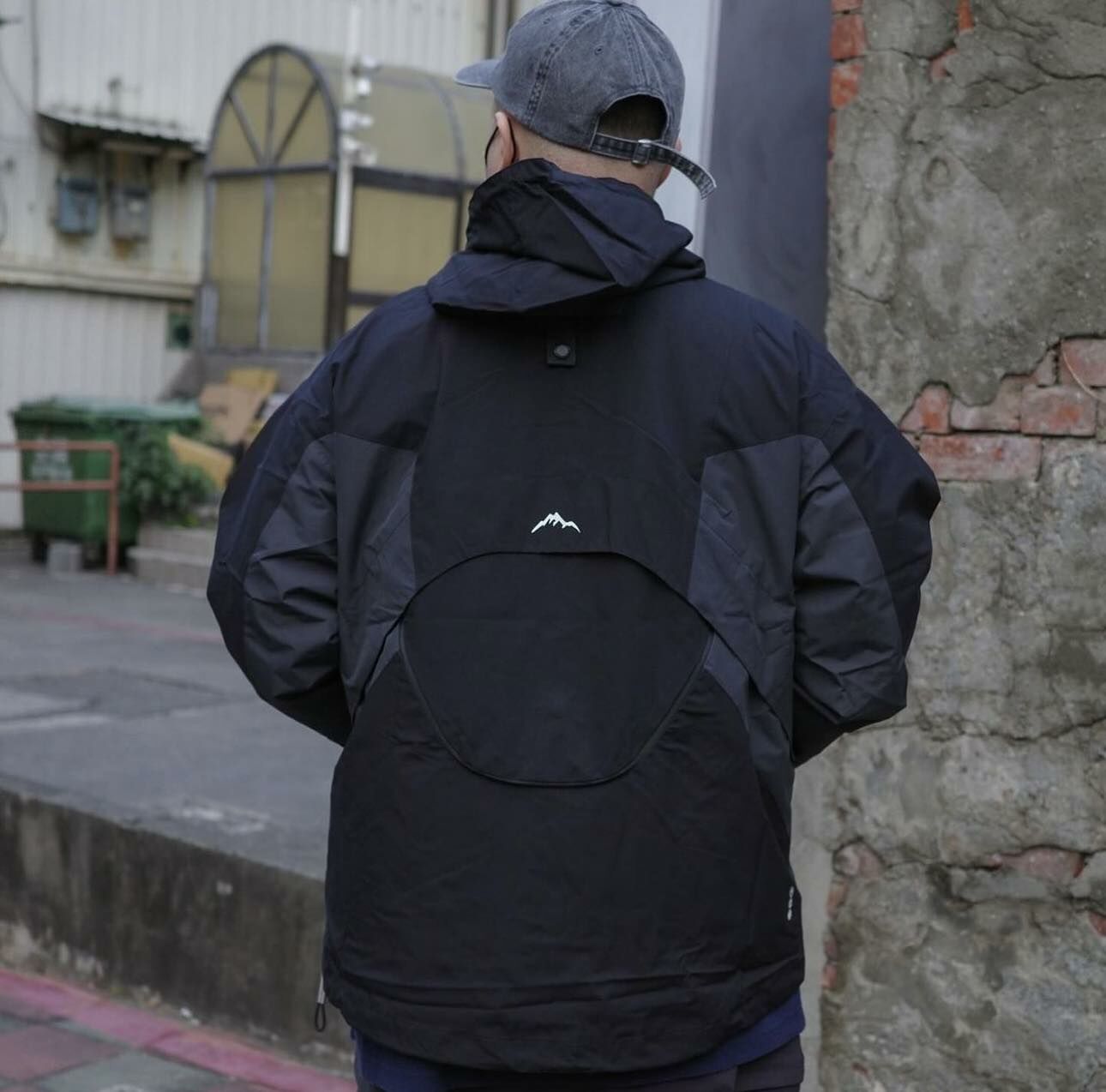 撞色拼接防風連帽外套-2色 j422